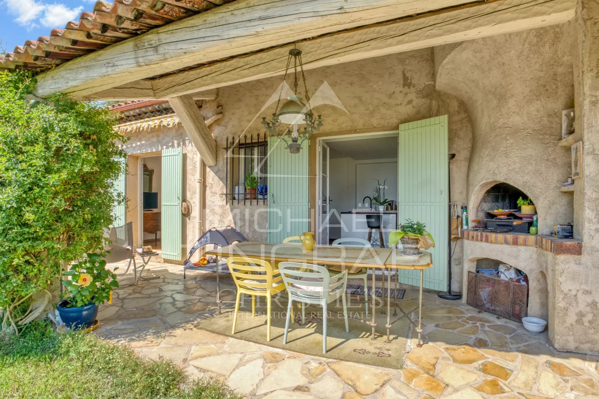 VILLA PROVENÇALE AVEC PISCINE ET VUE MER