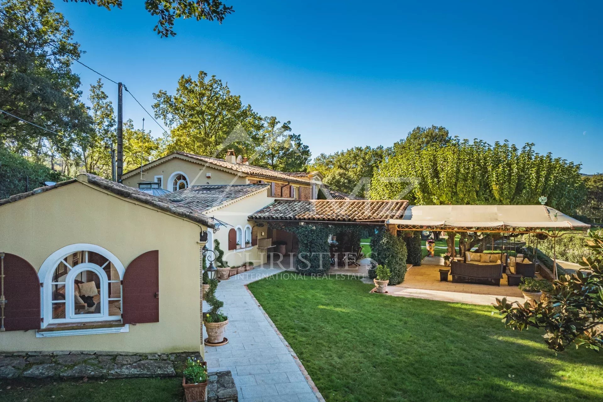 Eine seltene provenzalische Residenz im Herzen der Weinberge