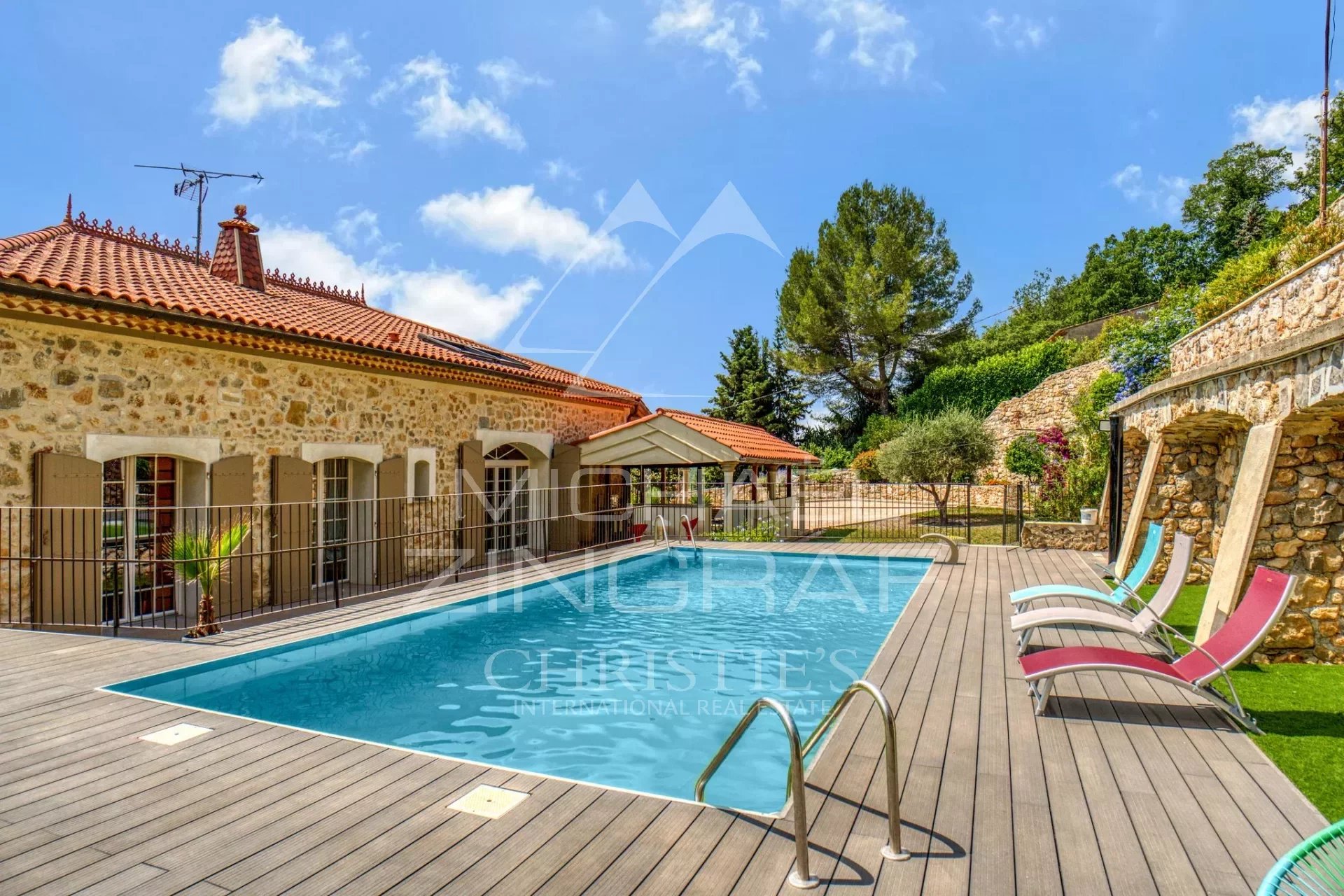 Villa avec piscine dotée d'espaces "loftés"