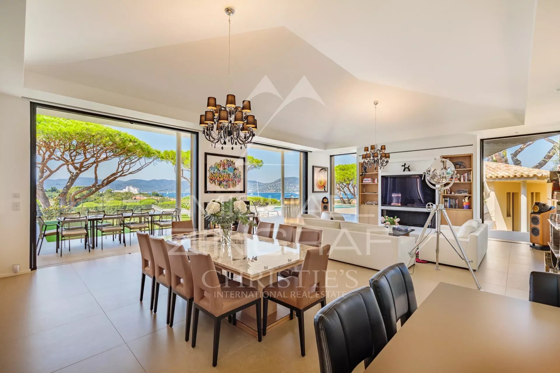 Saint-Tropez centre - Modern villa with wonderful sea view