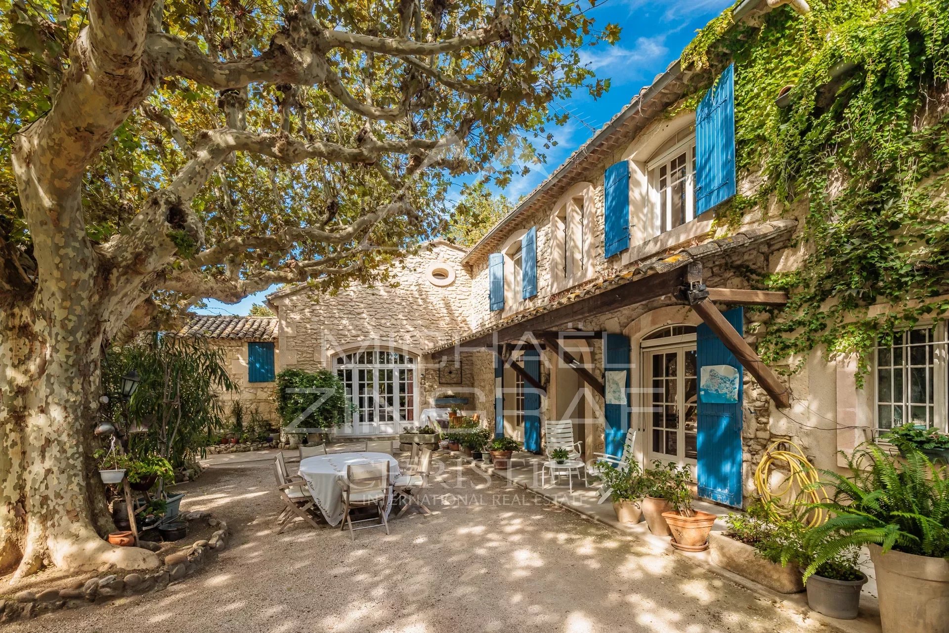 Provenzalisches Bauernhaus (Mas Provencal) in der Nähe von Saint Remy de Provence