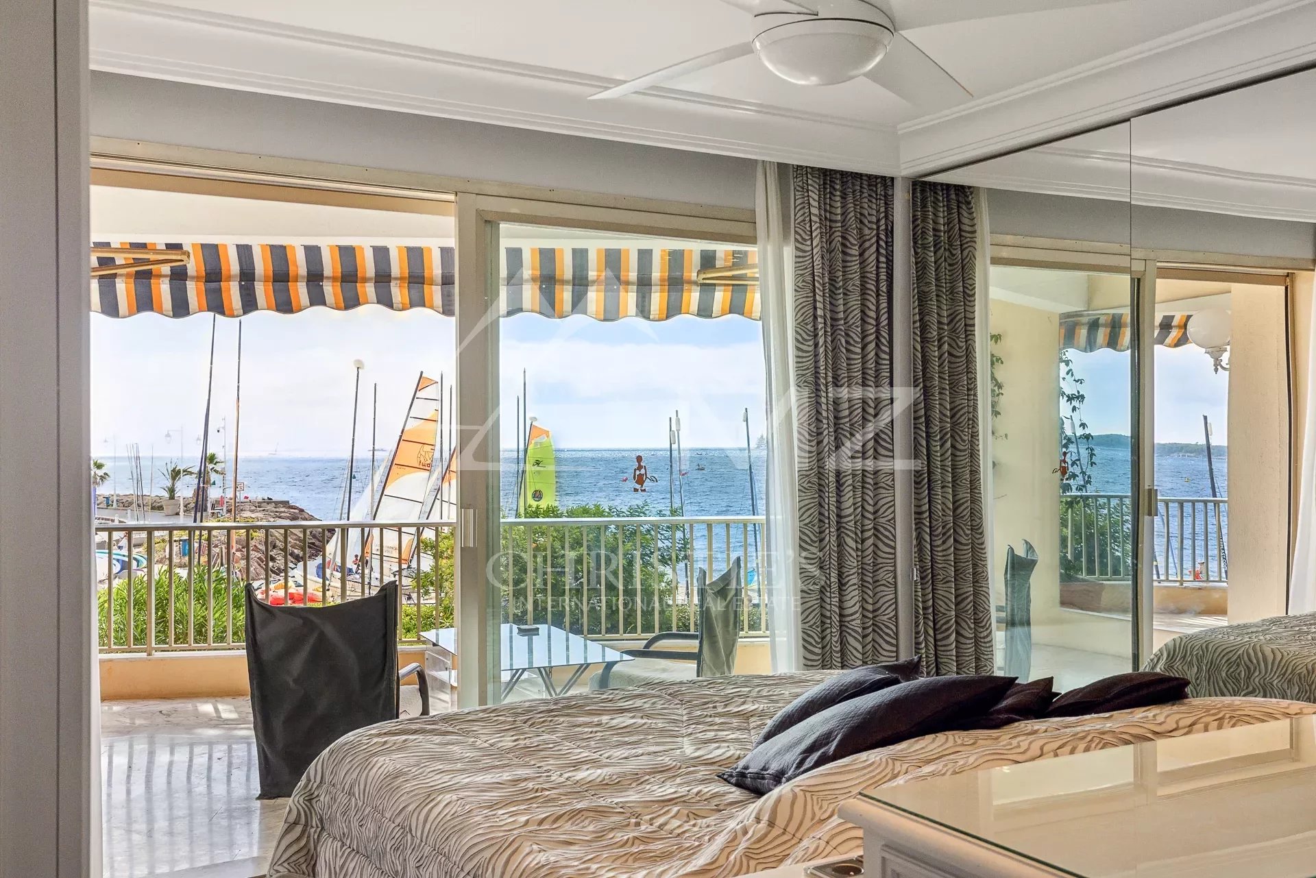 Prestigious duplex apartment with panoramic sea view