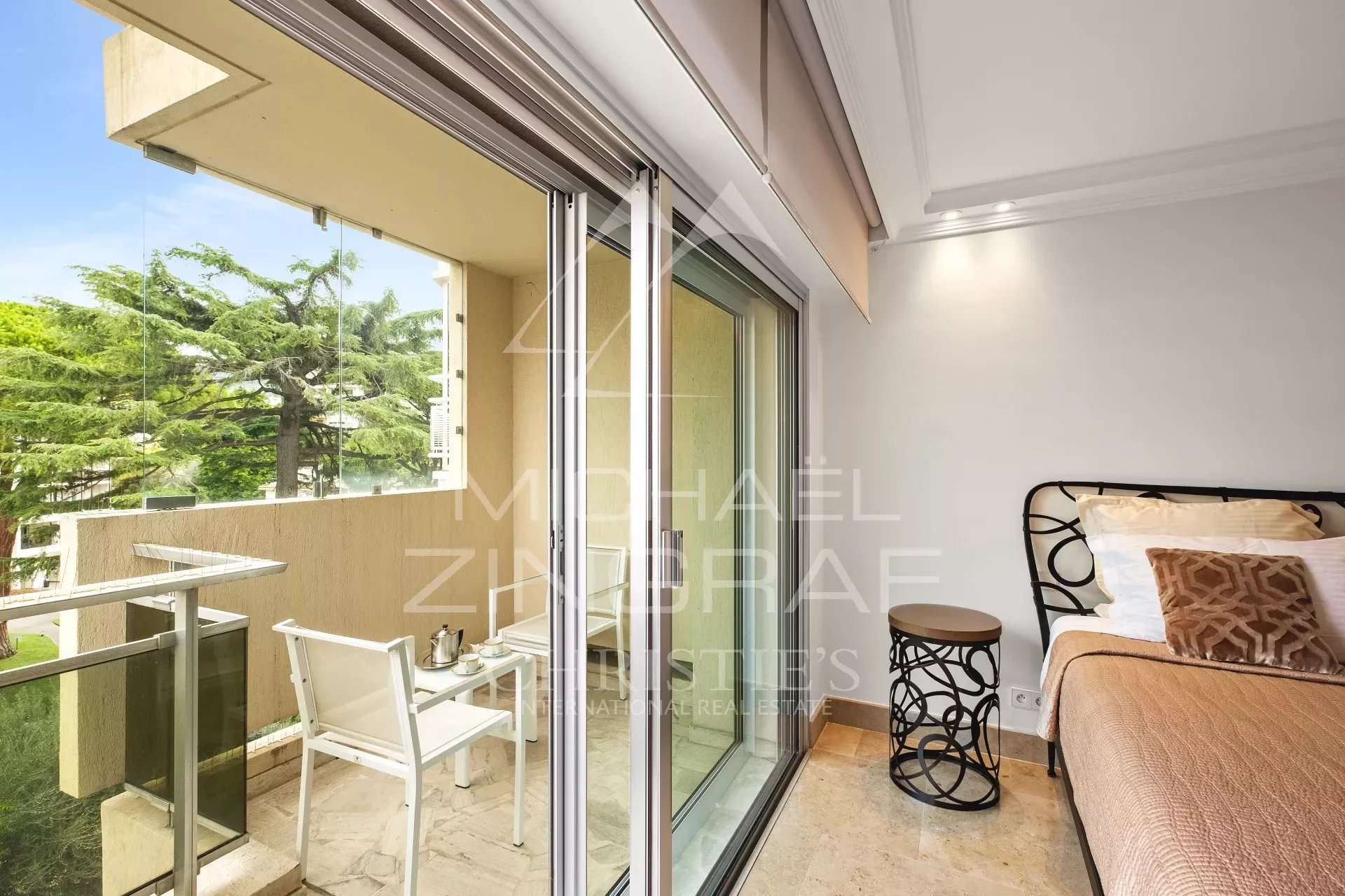 CANNES CENTRE - CARLTON. ELEGANT APPARTEMENT 3 PIECES