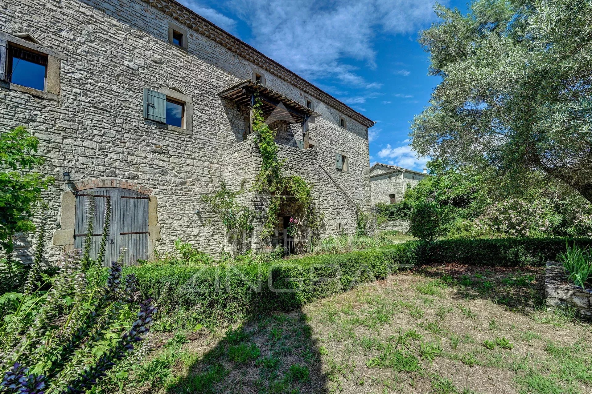 Zwischen Uzès und den Cevennen: Im Herzen des Dorfes herrliches Anwesen