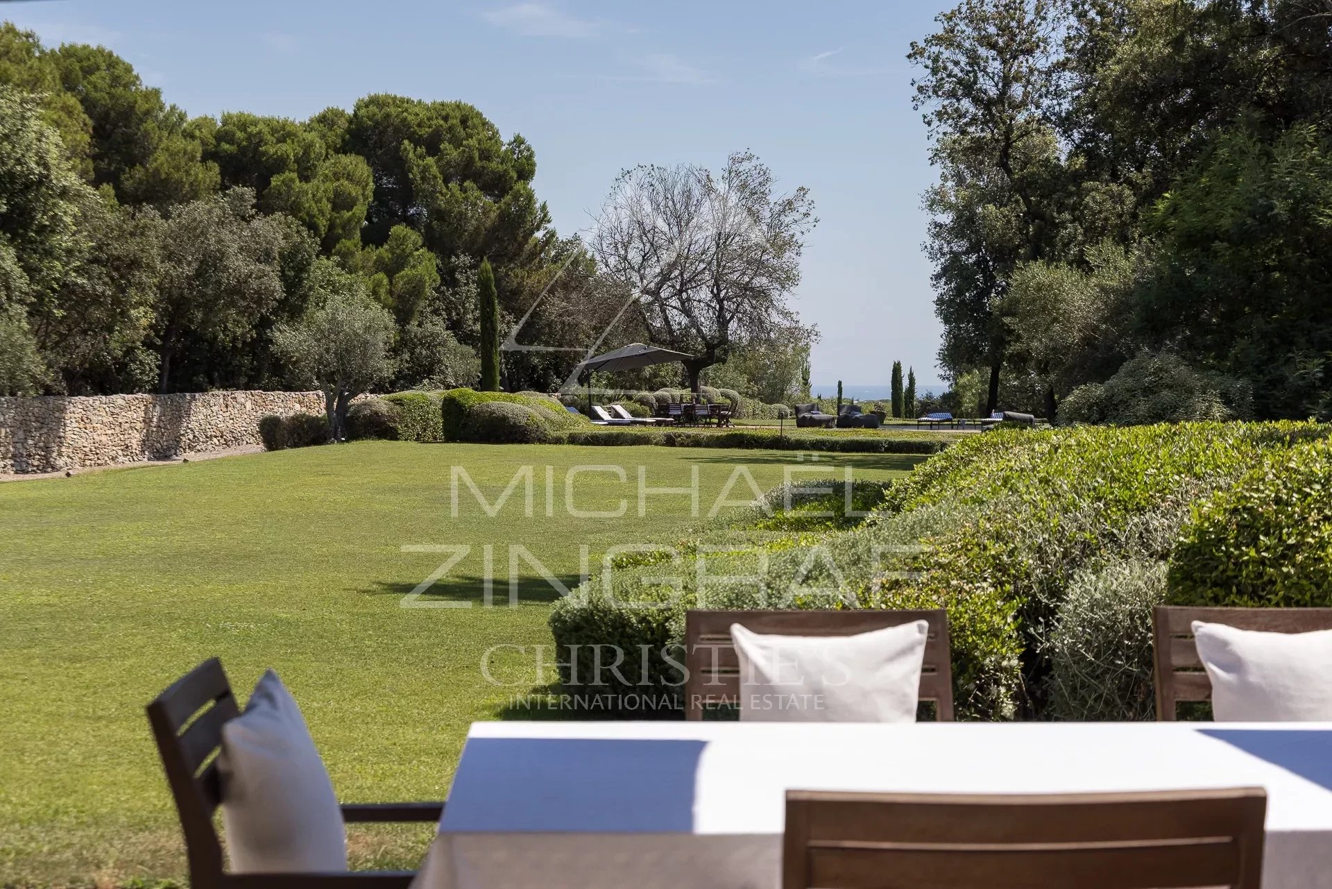 Close to Cannes -  6 bedrooms Villa in a park