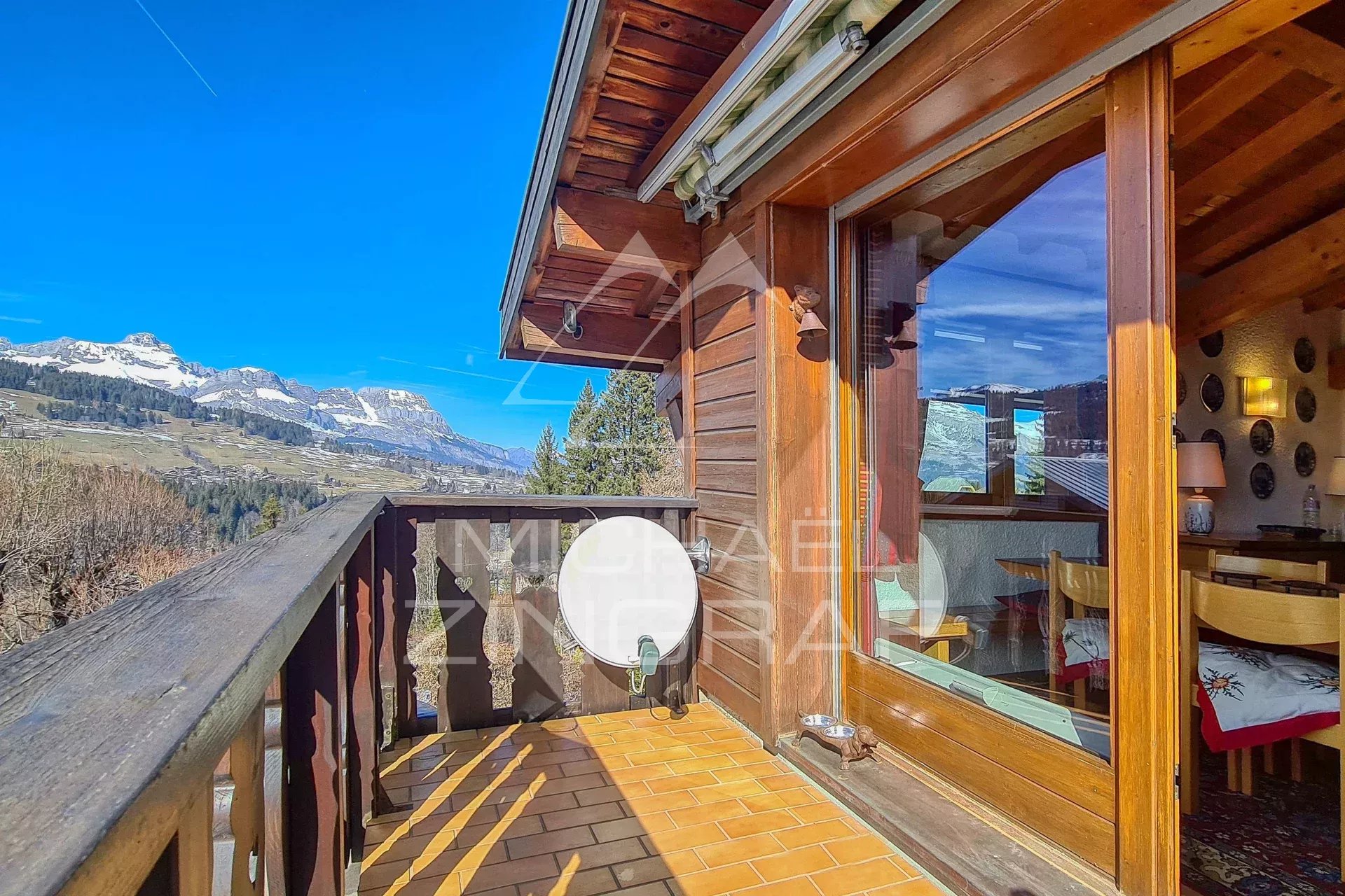 Appartement séjour cathédrale, petite copropriété au calme, vue et soleil