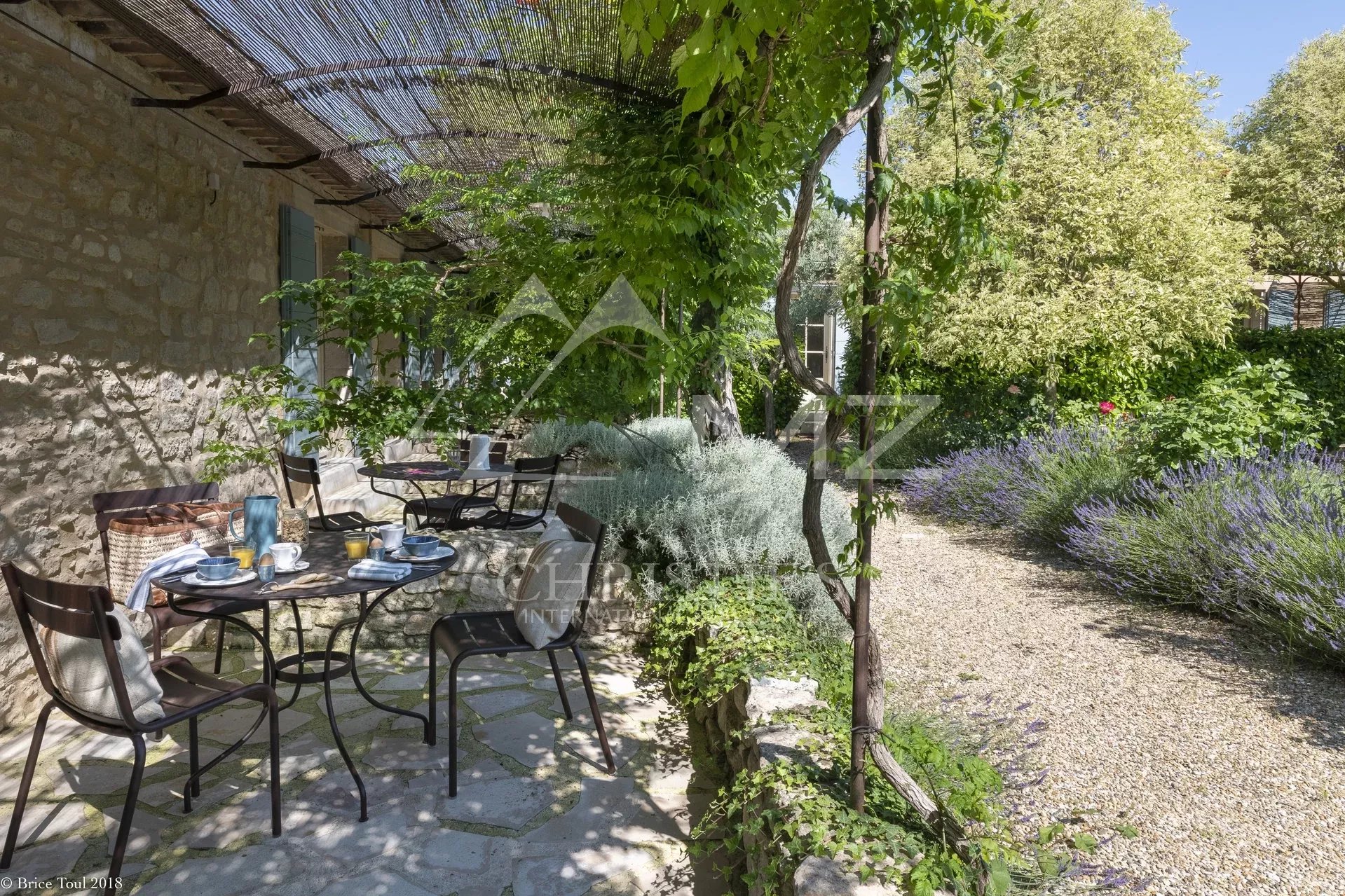 Luberon - Exquisite property with heated pool