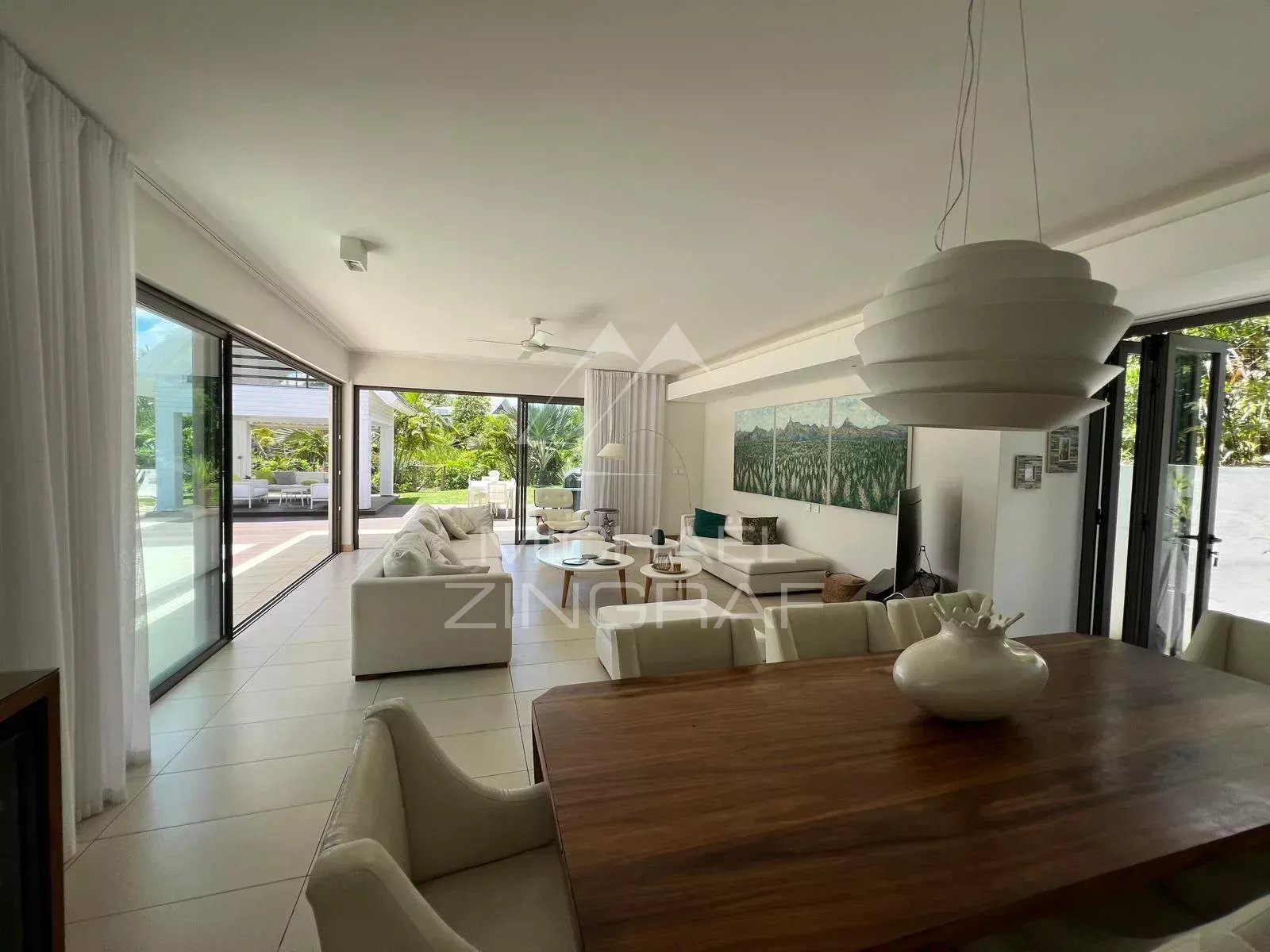 Exceptional 4 bedrooms villa on Golf Estate