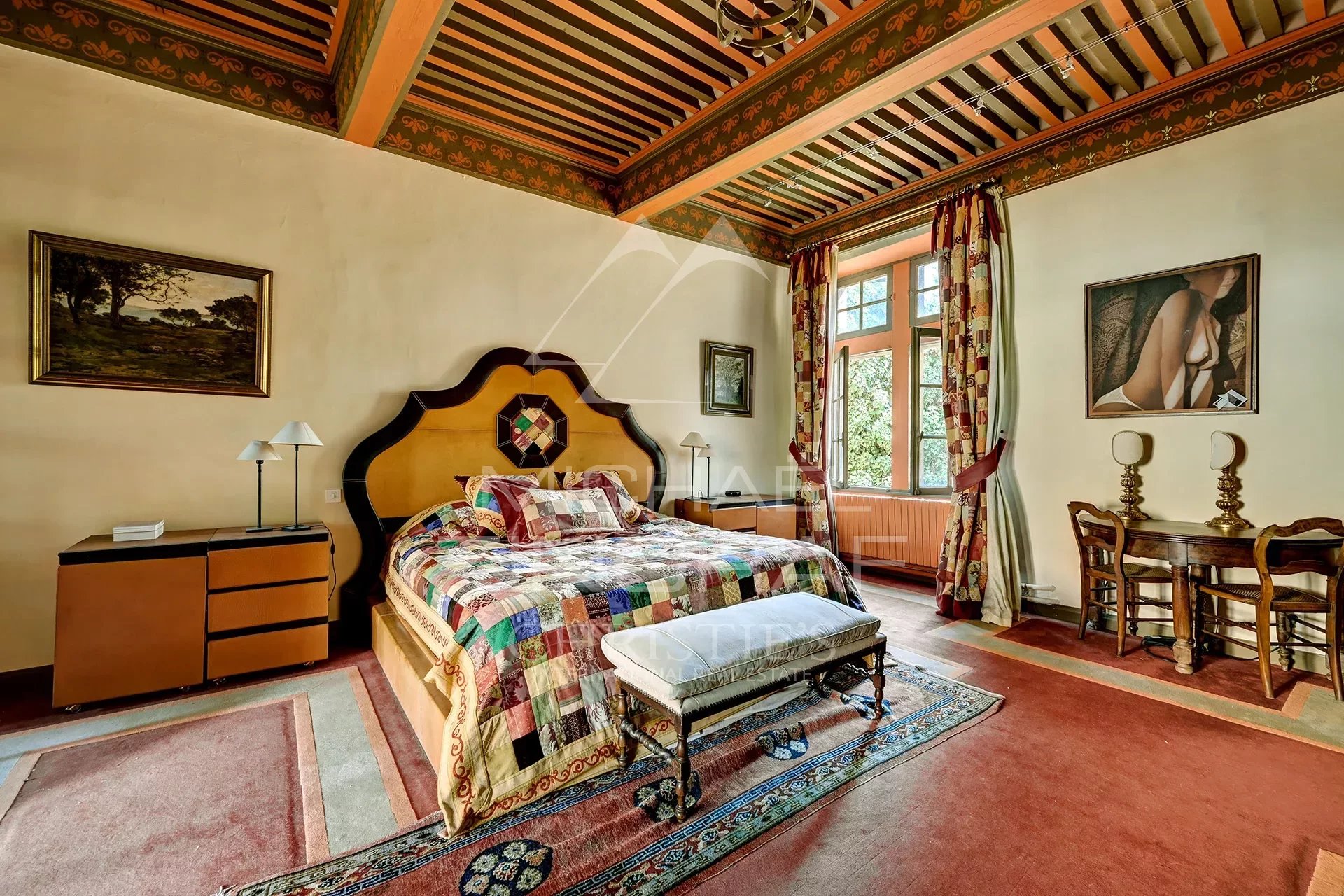 Private historical mansion in the Aix en Provencecountryside