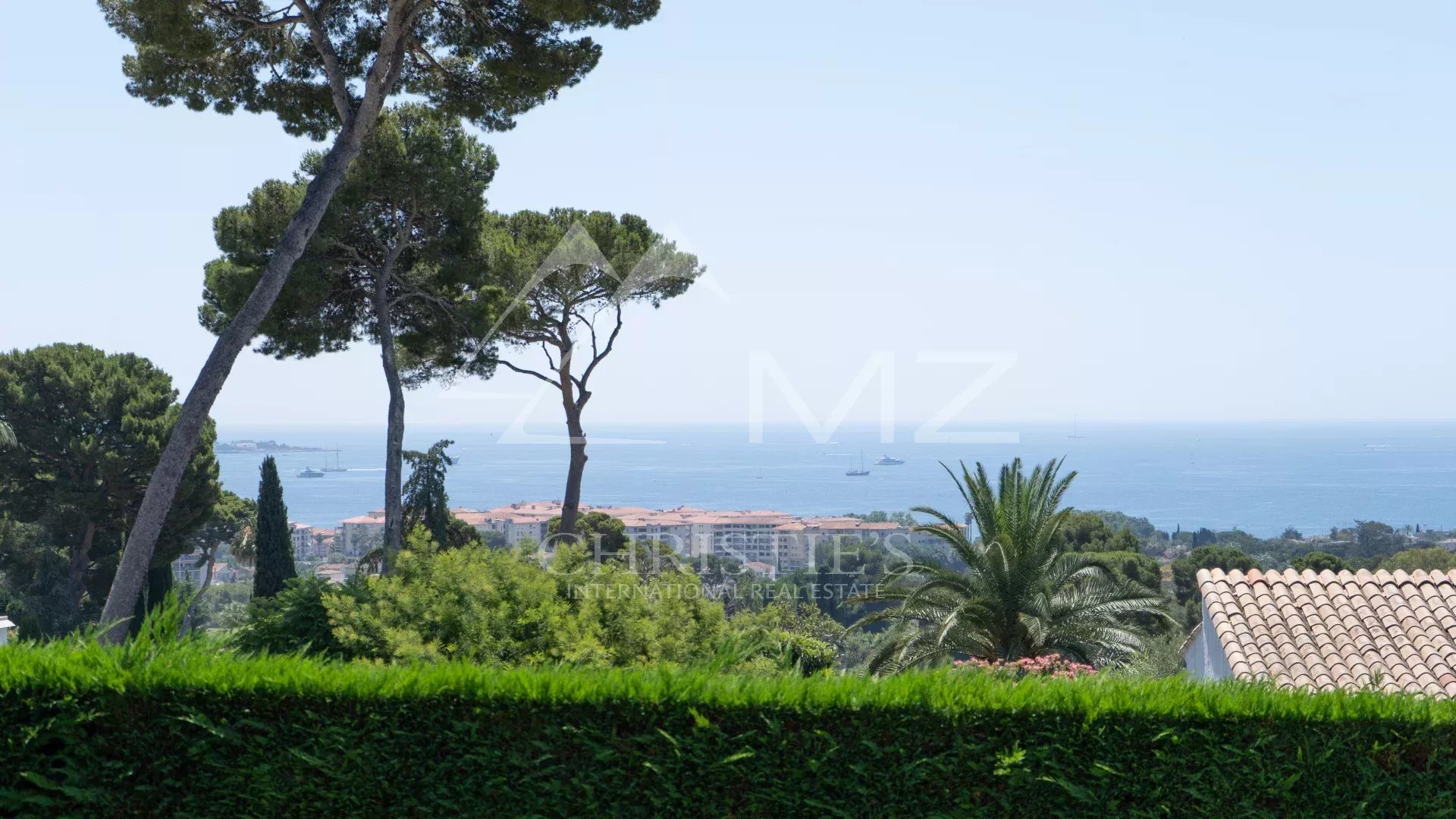 Contemporary Property  panoramic Sea view in Prestigious Estate.