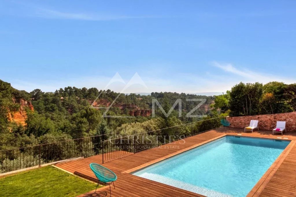 Roussillon - High-end home with open view