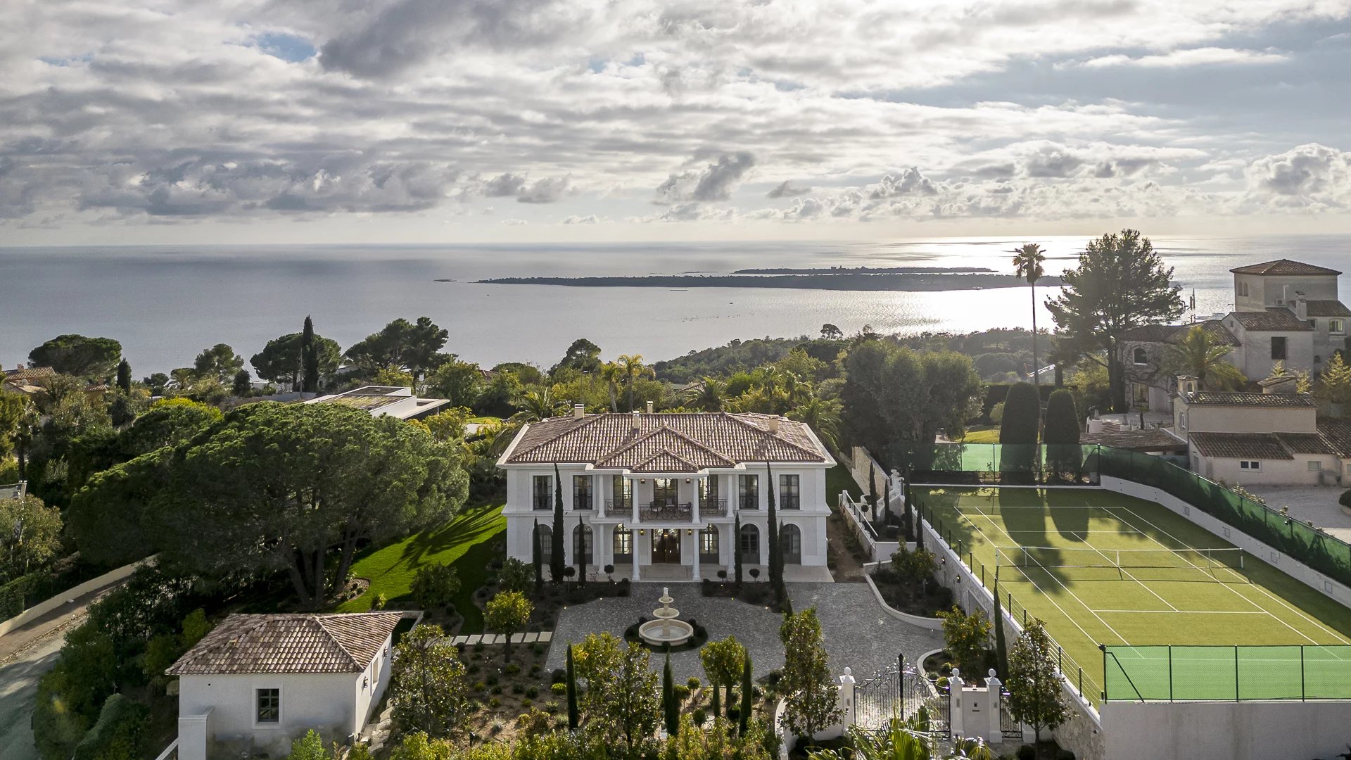 Super Cannes - Unique propriété florentine neuve