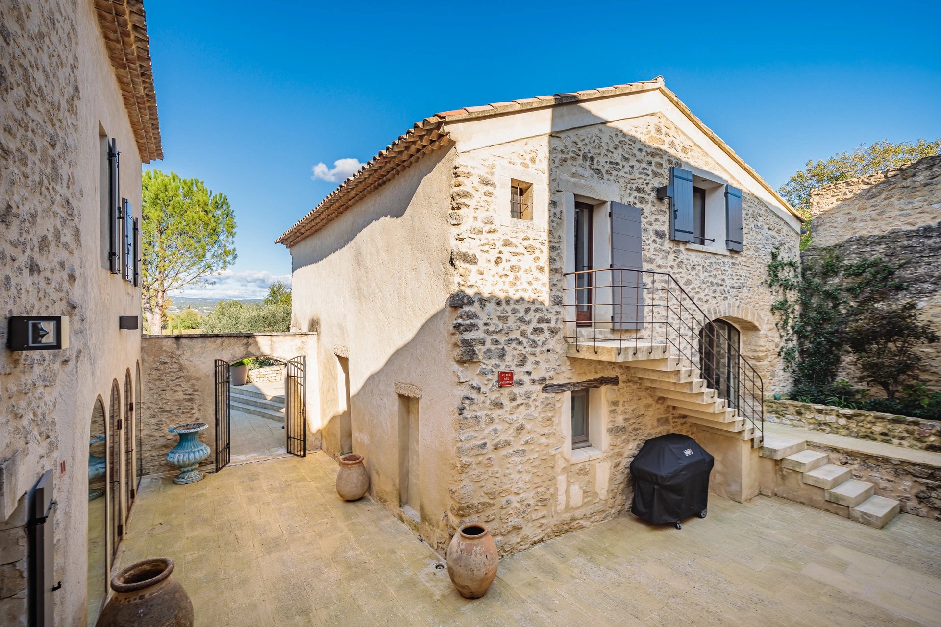 Luberon - Authentic restored hamlet house