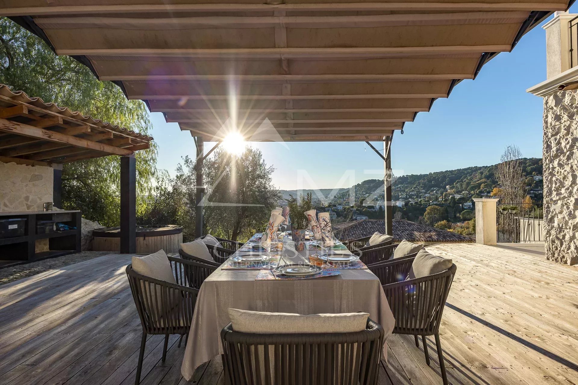 Saint-Paul-de-Vence - À pied du village - Maison neuve contemporaine