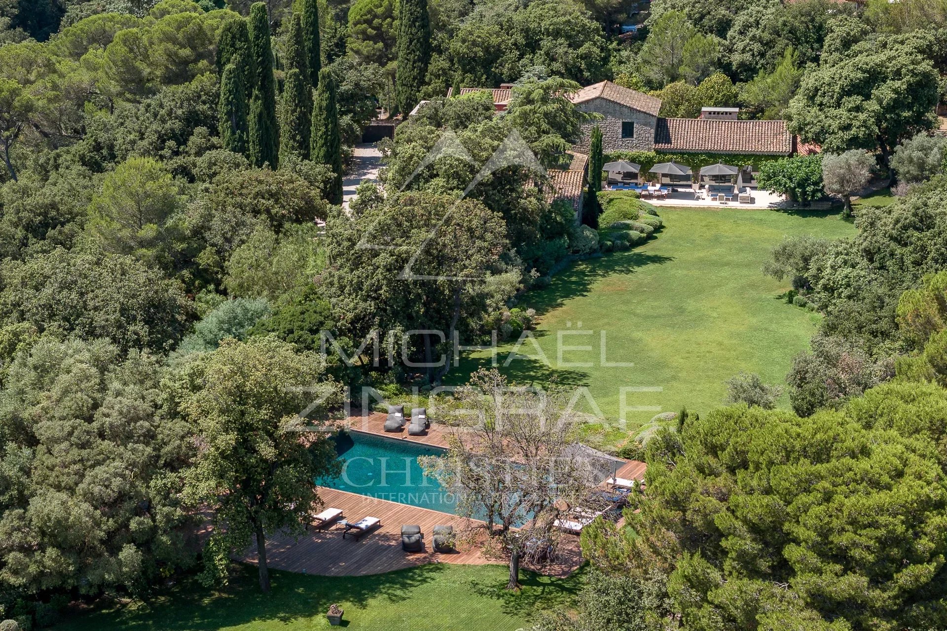 Close to Cannes -  6 bedrooms Villa in a park