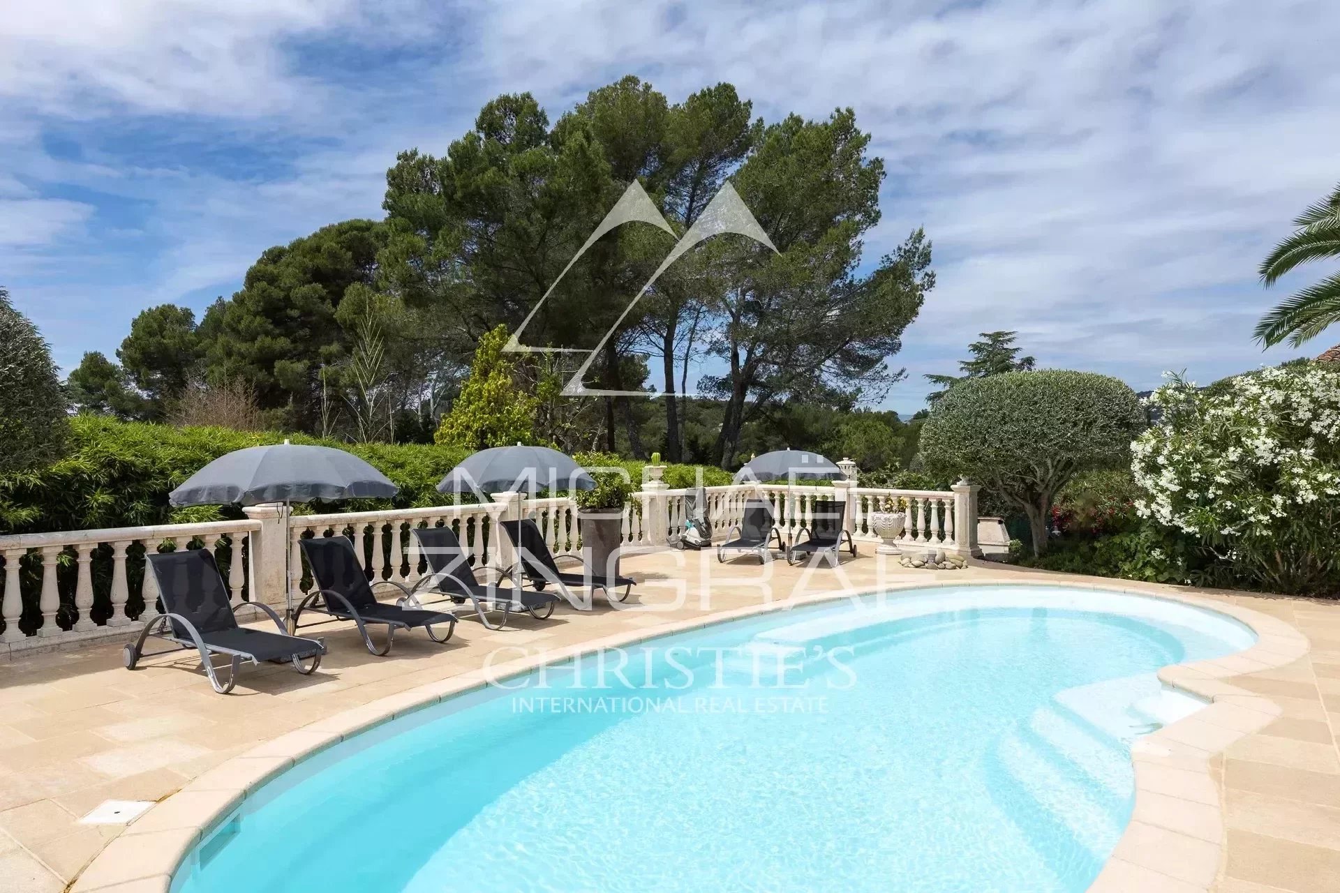 Villa plein soleil avec appartement annexe et piscine