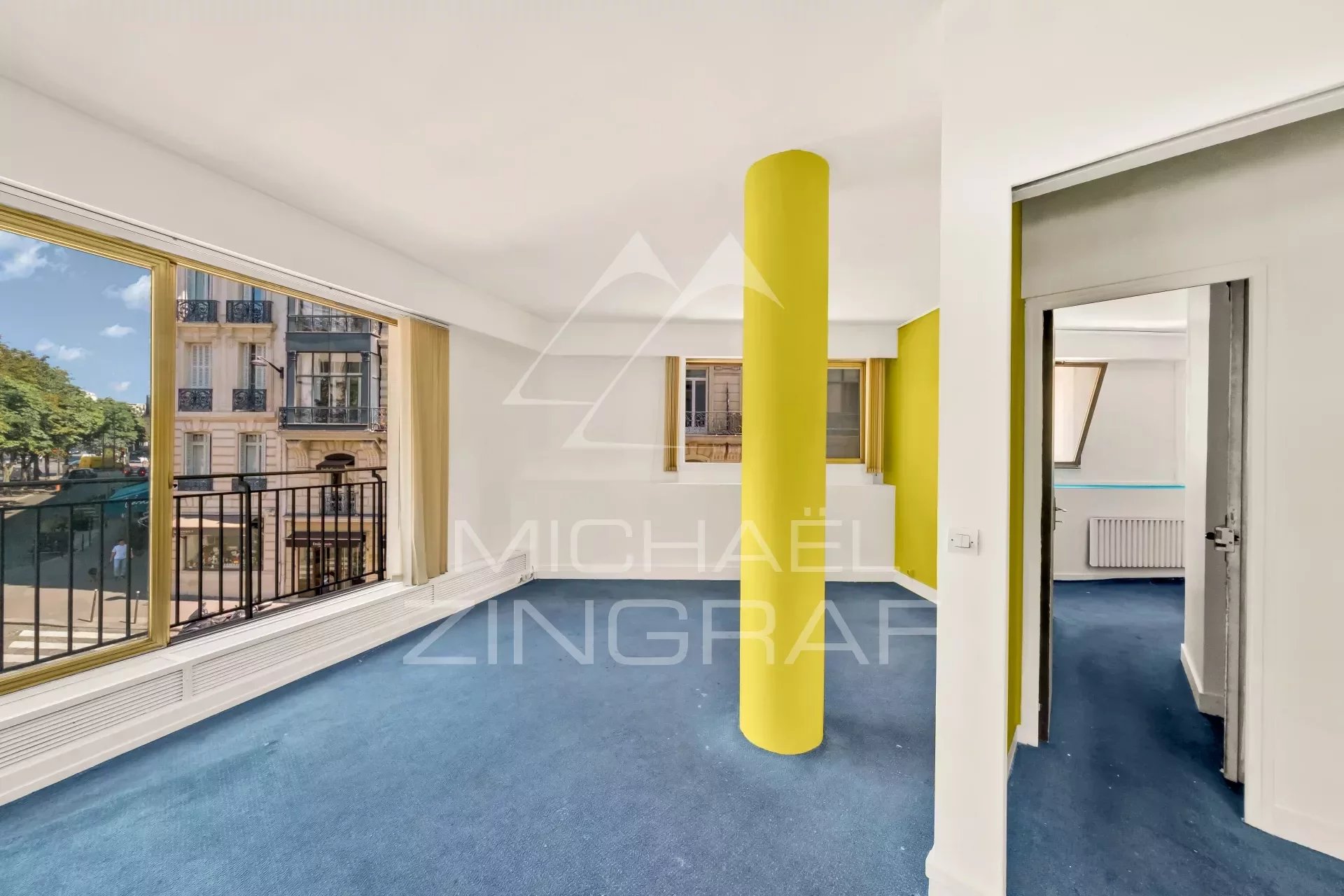 Studio of 45 m2 to renovate in the heart of the Triangle d'Or - Avenue Georges V - Paris 8