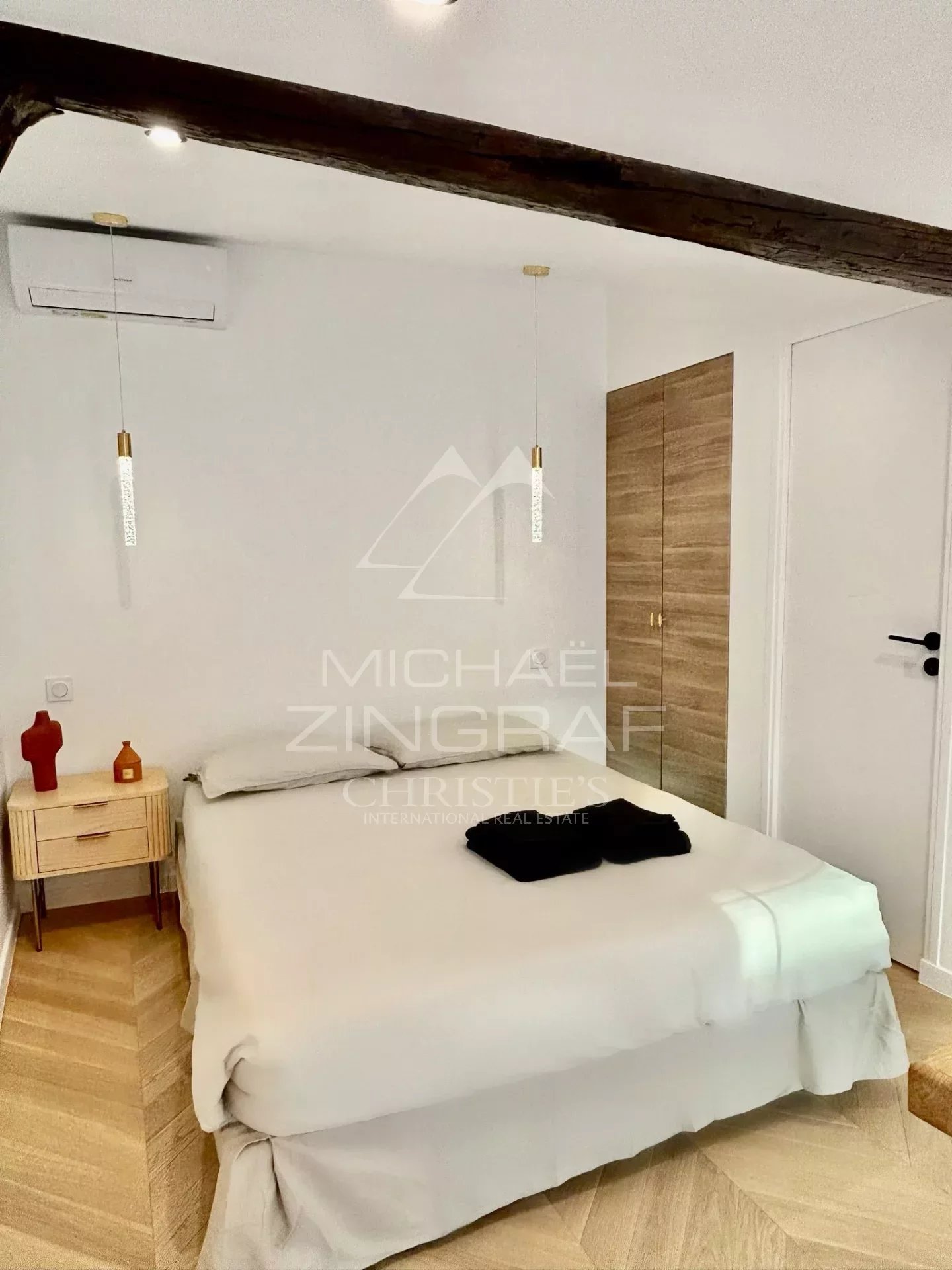 Stunning 3-Bedroom Loft-Style Apartment - Old Town Antibes