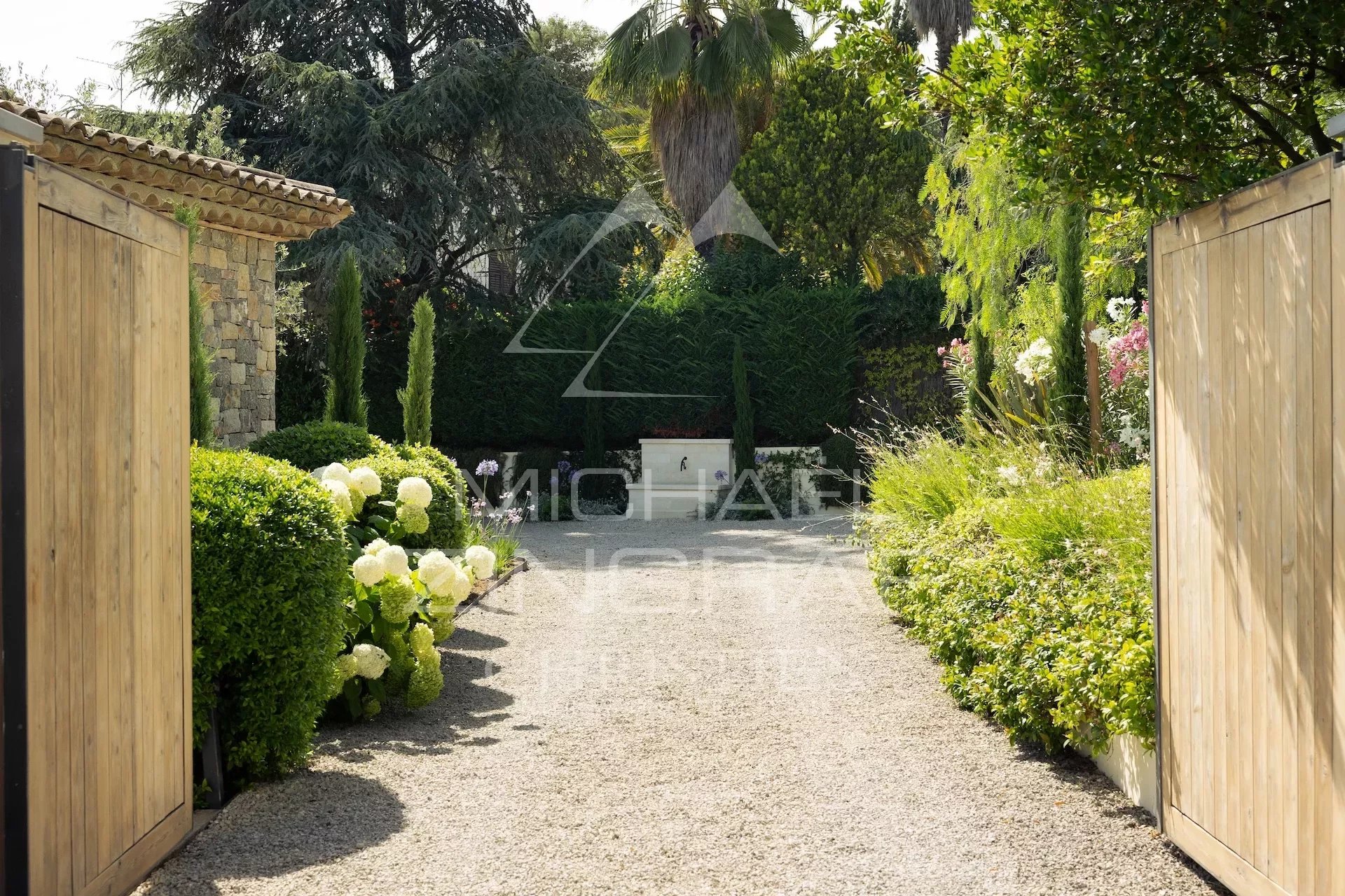 Nahe Cannes - wunderschöne Villa mit 4 Schlafzimmern