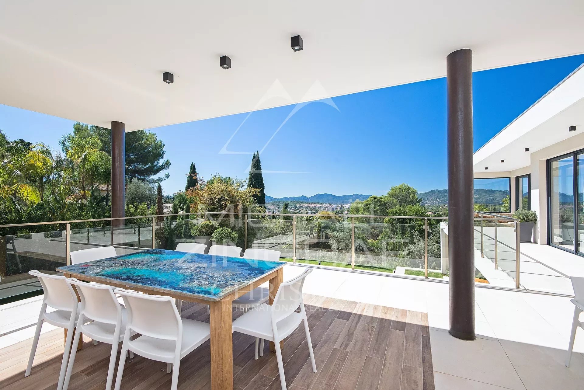 Near Cannes - Modern Villa