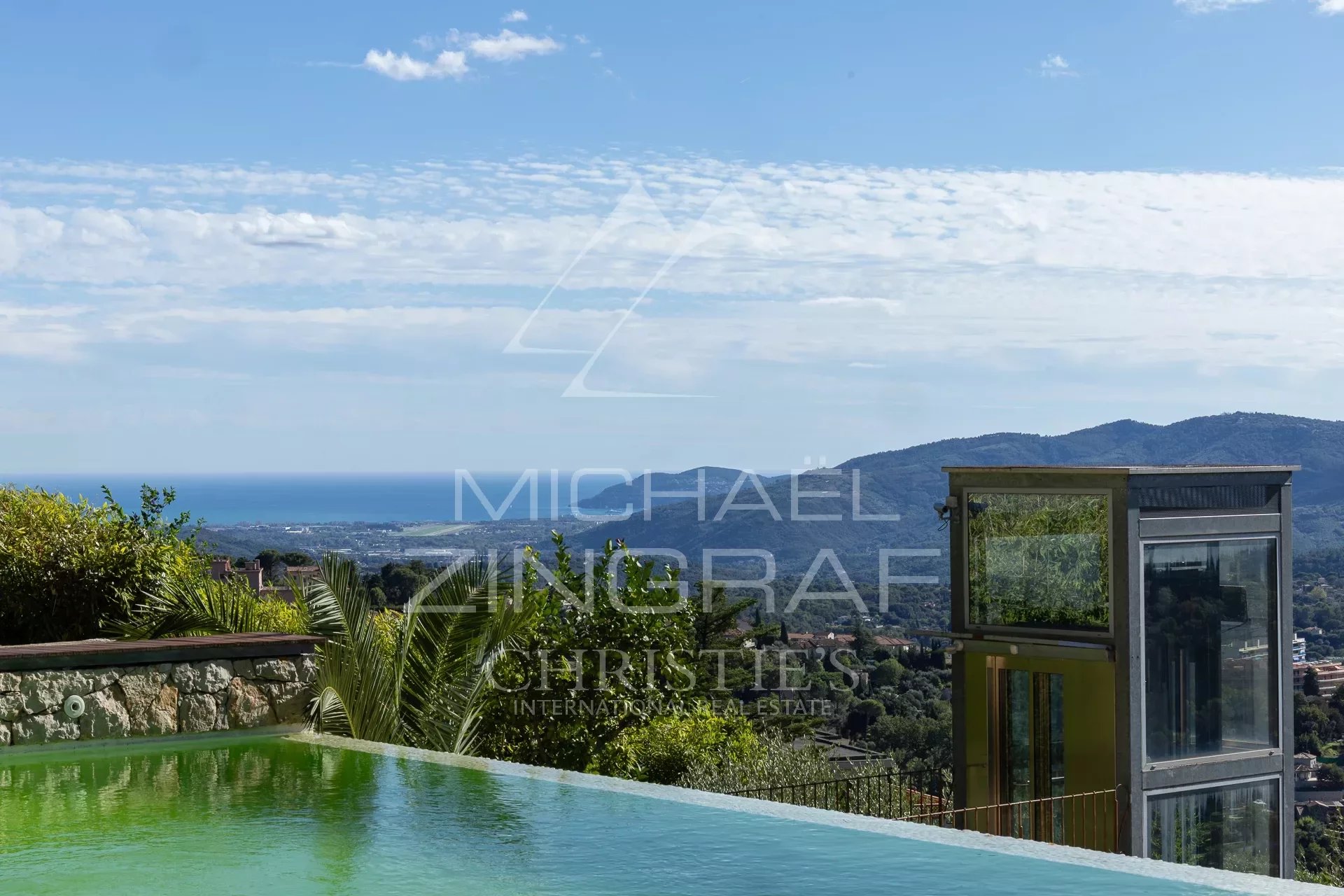 Villa 10p with Belvedere overlooking the sea, hills and Esterel mountains