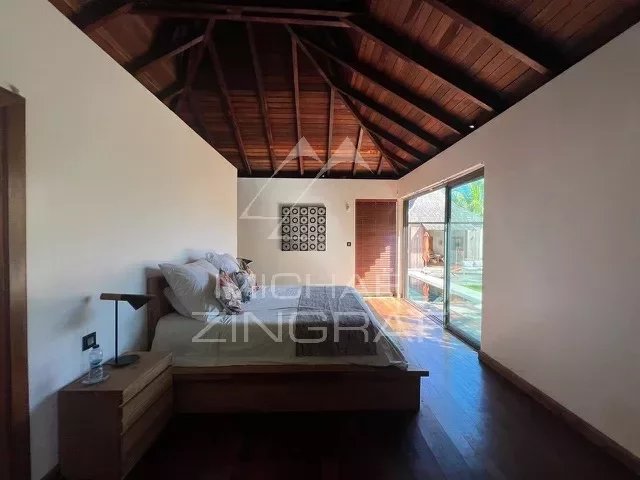 Balinese-Style Villa in Pereybere