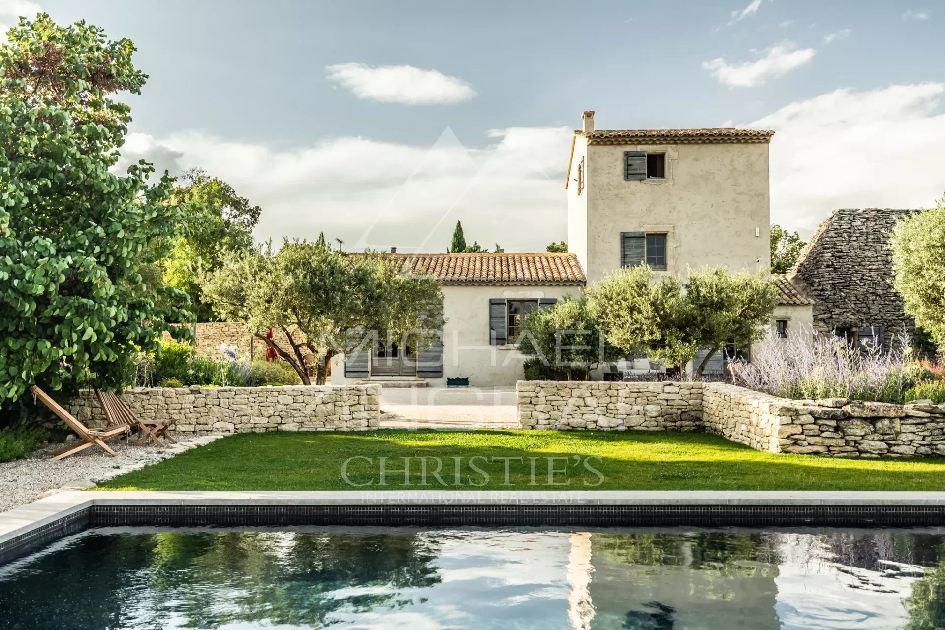 Mas provençal with exceptional view of the village of Gordes