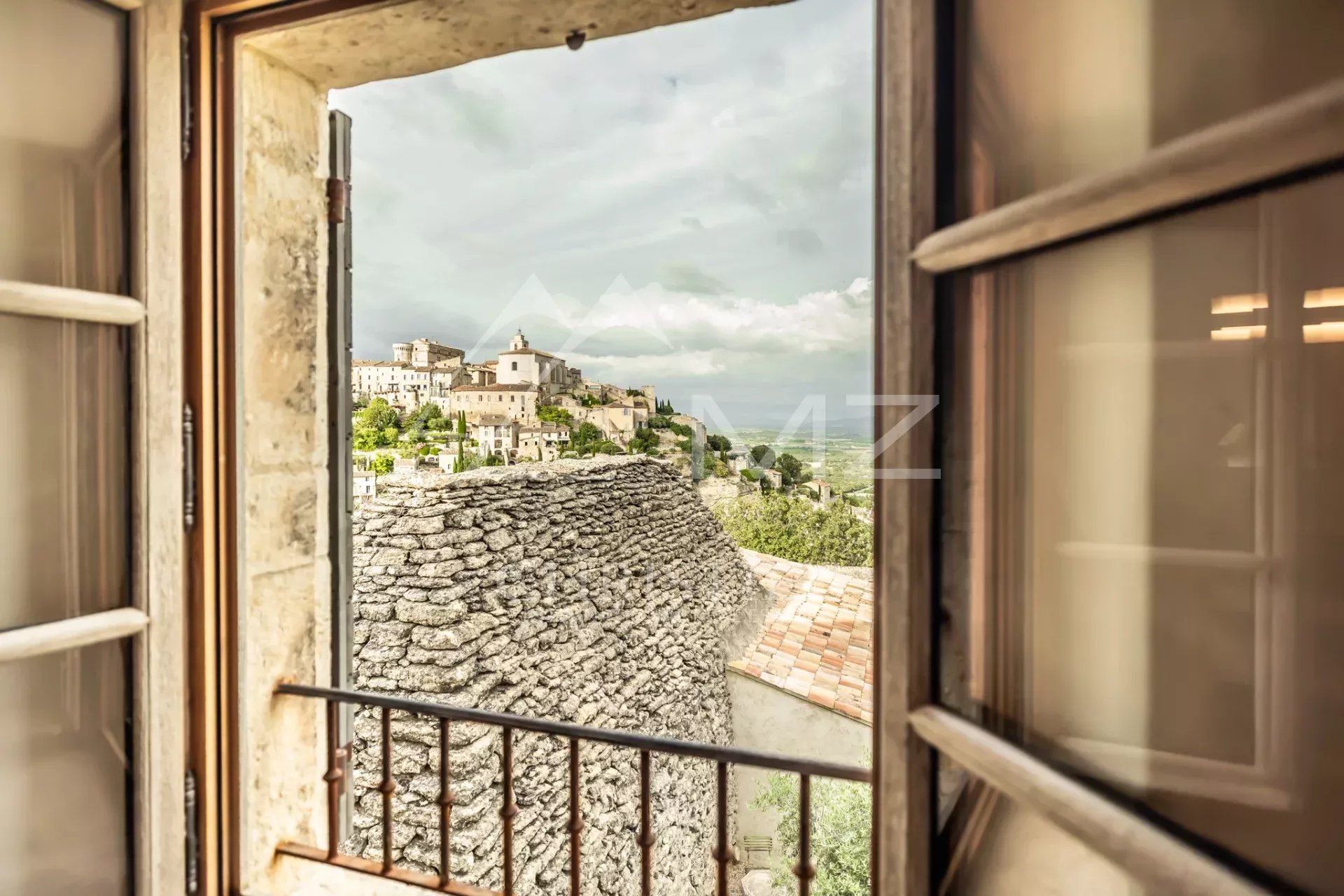 Mas provençal avec vue exceptionnelle sur le village de Gordes