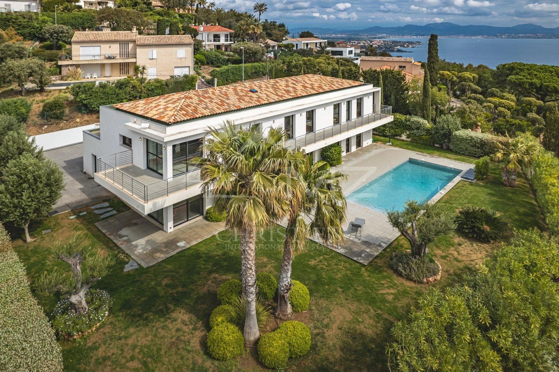 Superbe villa contemporaine avec vue mer