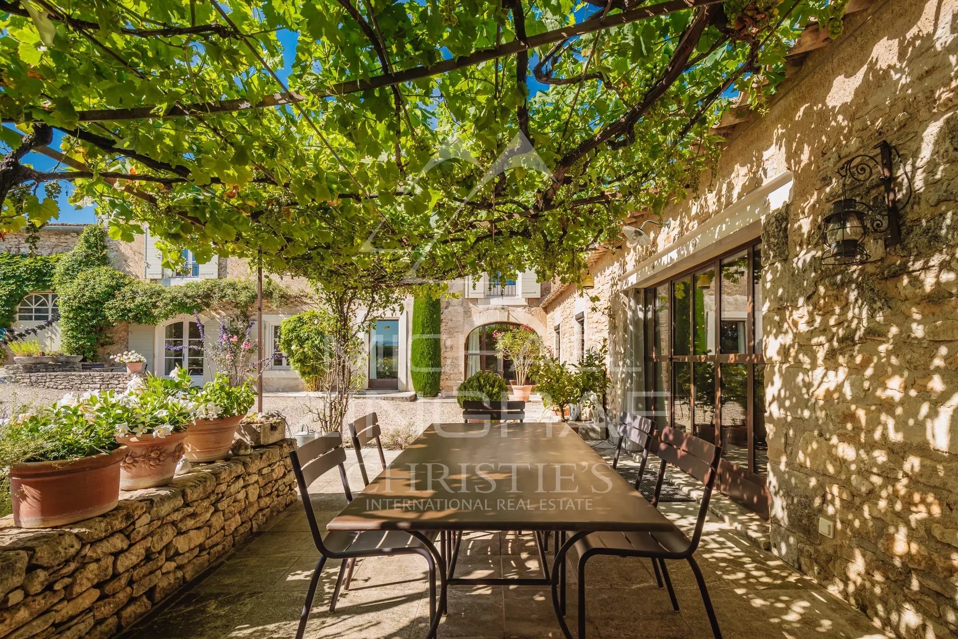 MAS DE HAMEAU AVEC VUE ET PISCINE