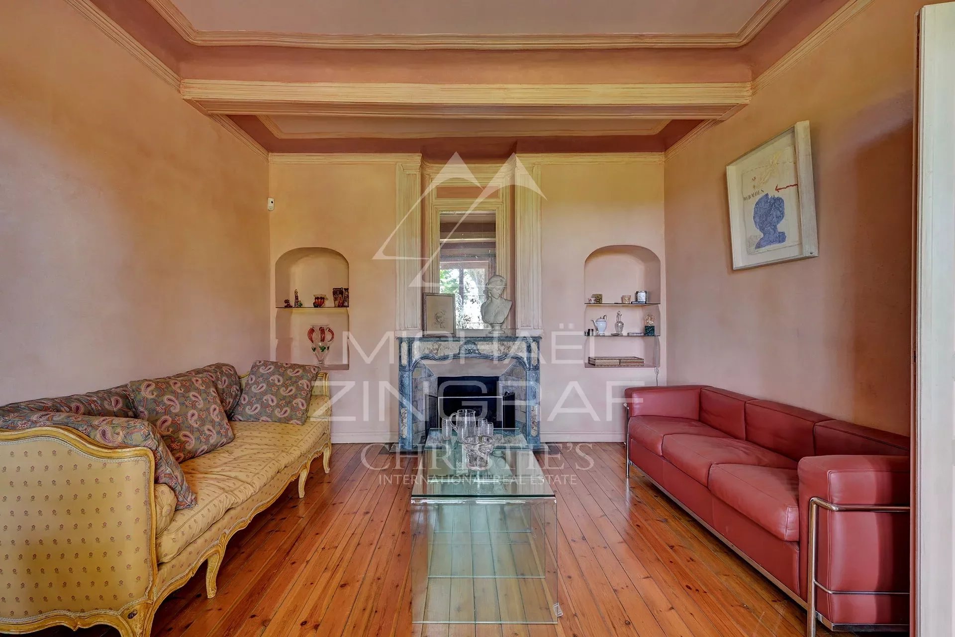 Near Aix-en-Provence, charming property with swimming pool and tennis