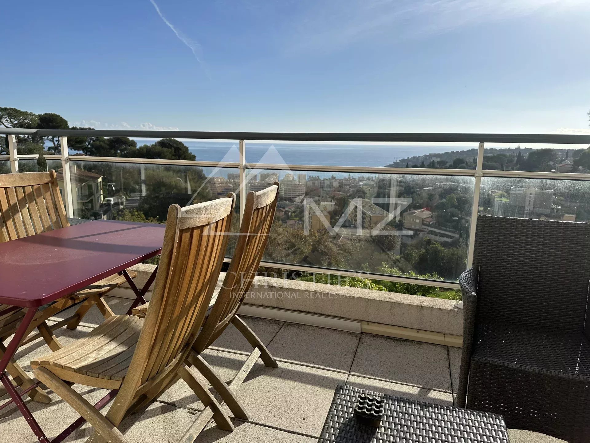 Sea view apartment with large terrace