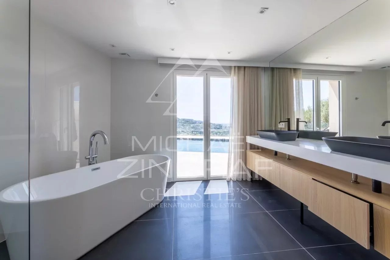 Mougins - Contemporary villa with panoramic sea view - 7 bedrooms