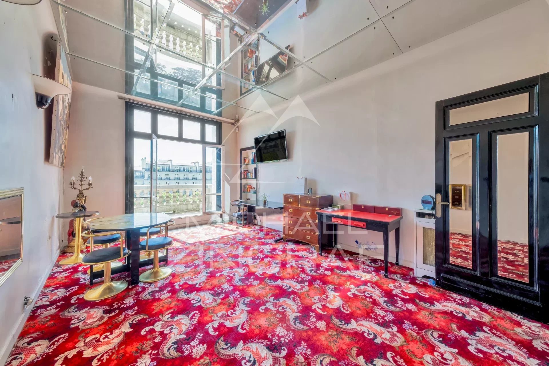 Studio in the heart of the Champs-Elysées with balcony view of the Eiffel Tower to renovate - ideal pied-à-terre - Paris 8