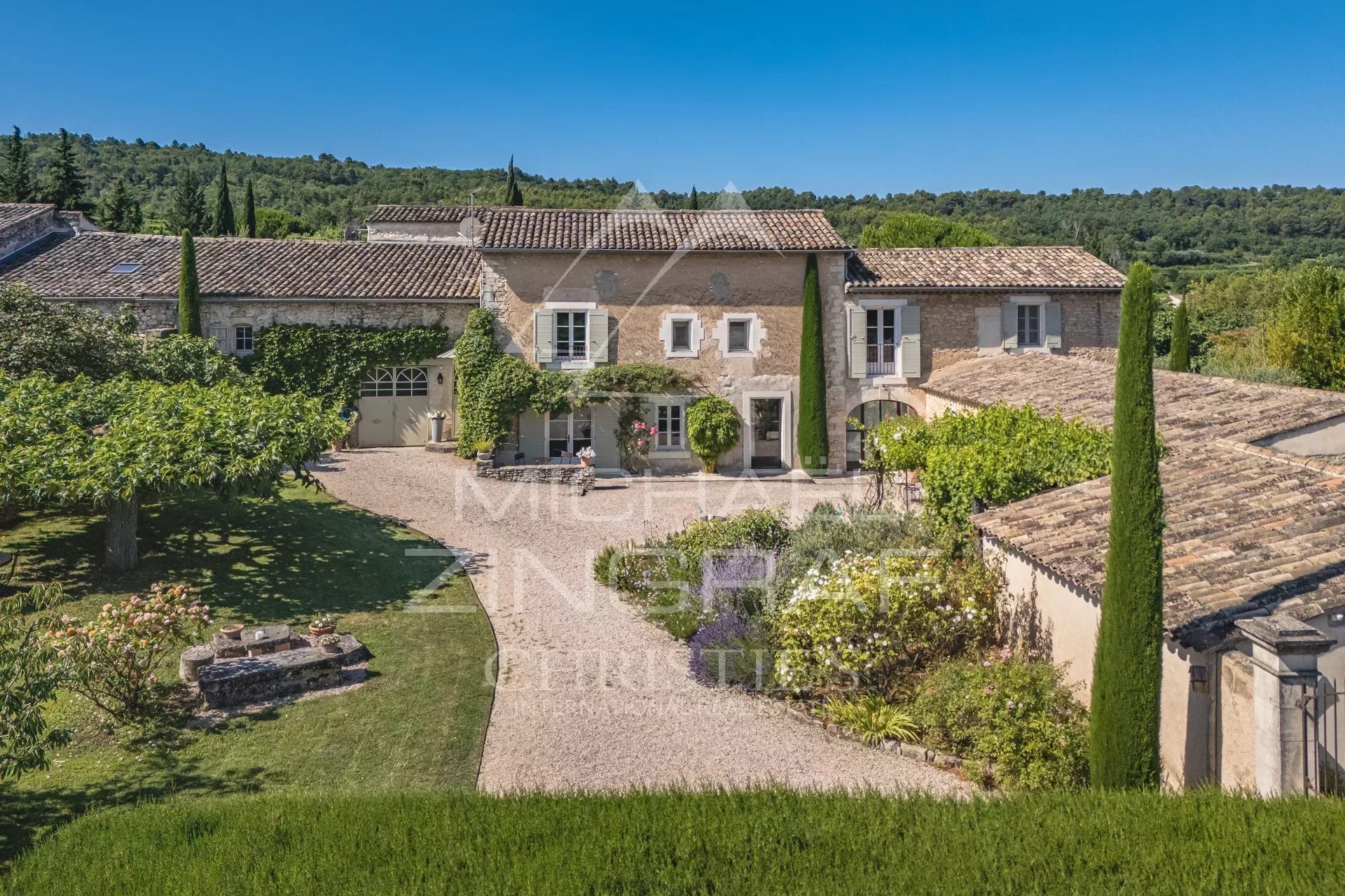 MAS DE HAMEAU WITH VIEW AND SWIMMING POOL