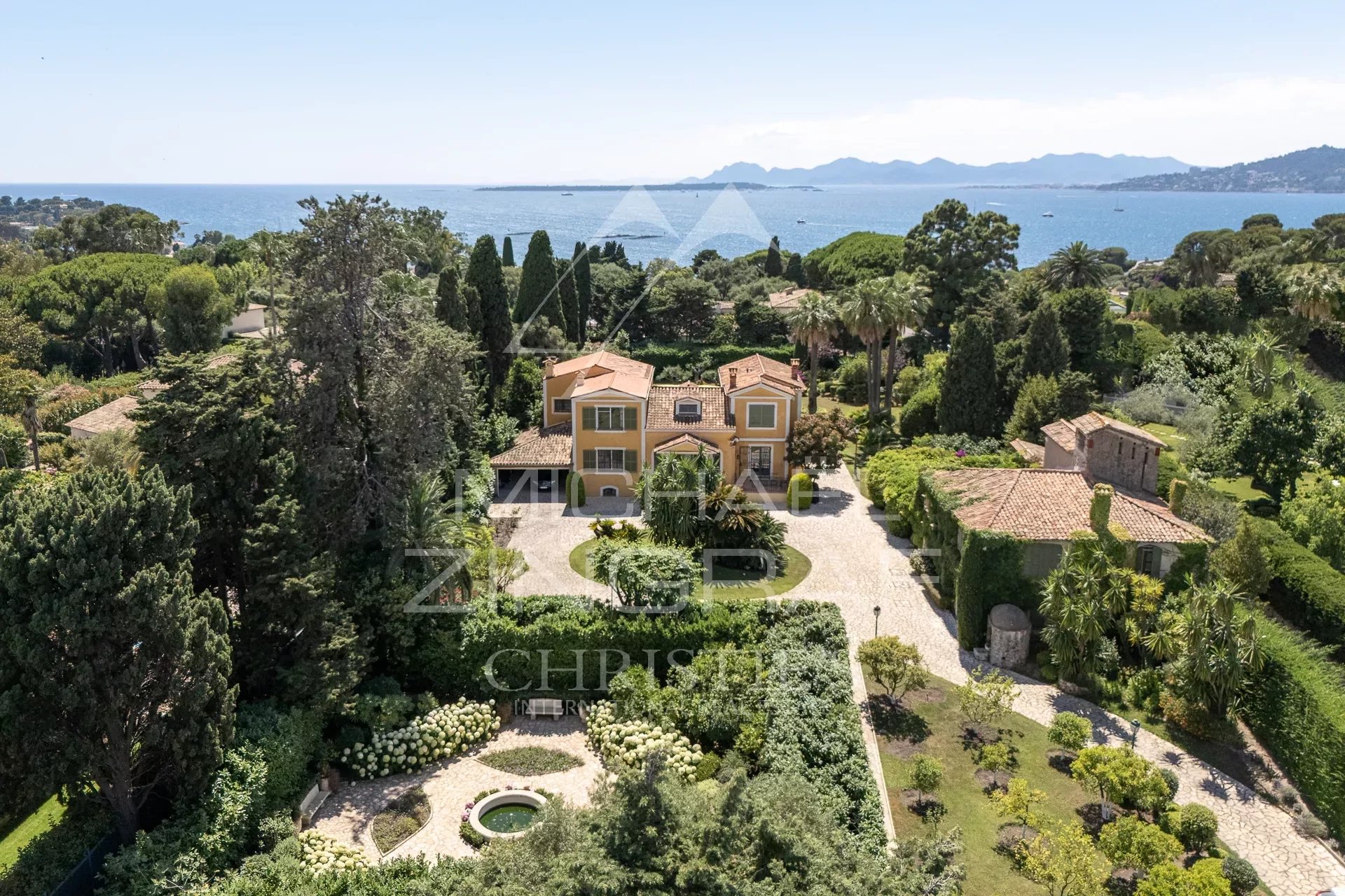 Exklusive Domäneigenschaften auf der Westseite von Cap d’Antibes mit einem 4873 m² großen Landschaftspark