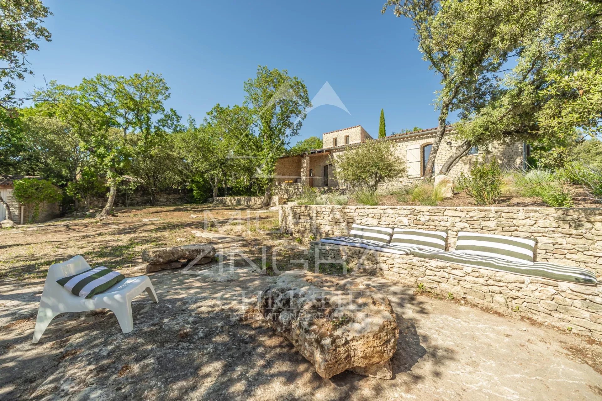 Gordes - Charmantes Haus in der Nähe von Dorf