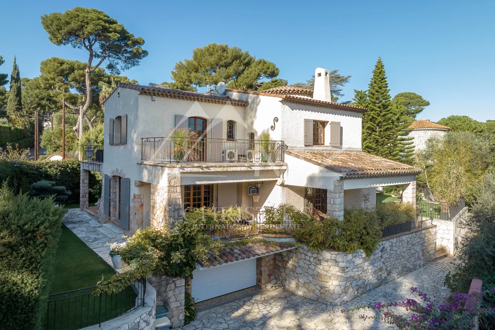 Provencal villa with sea view