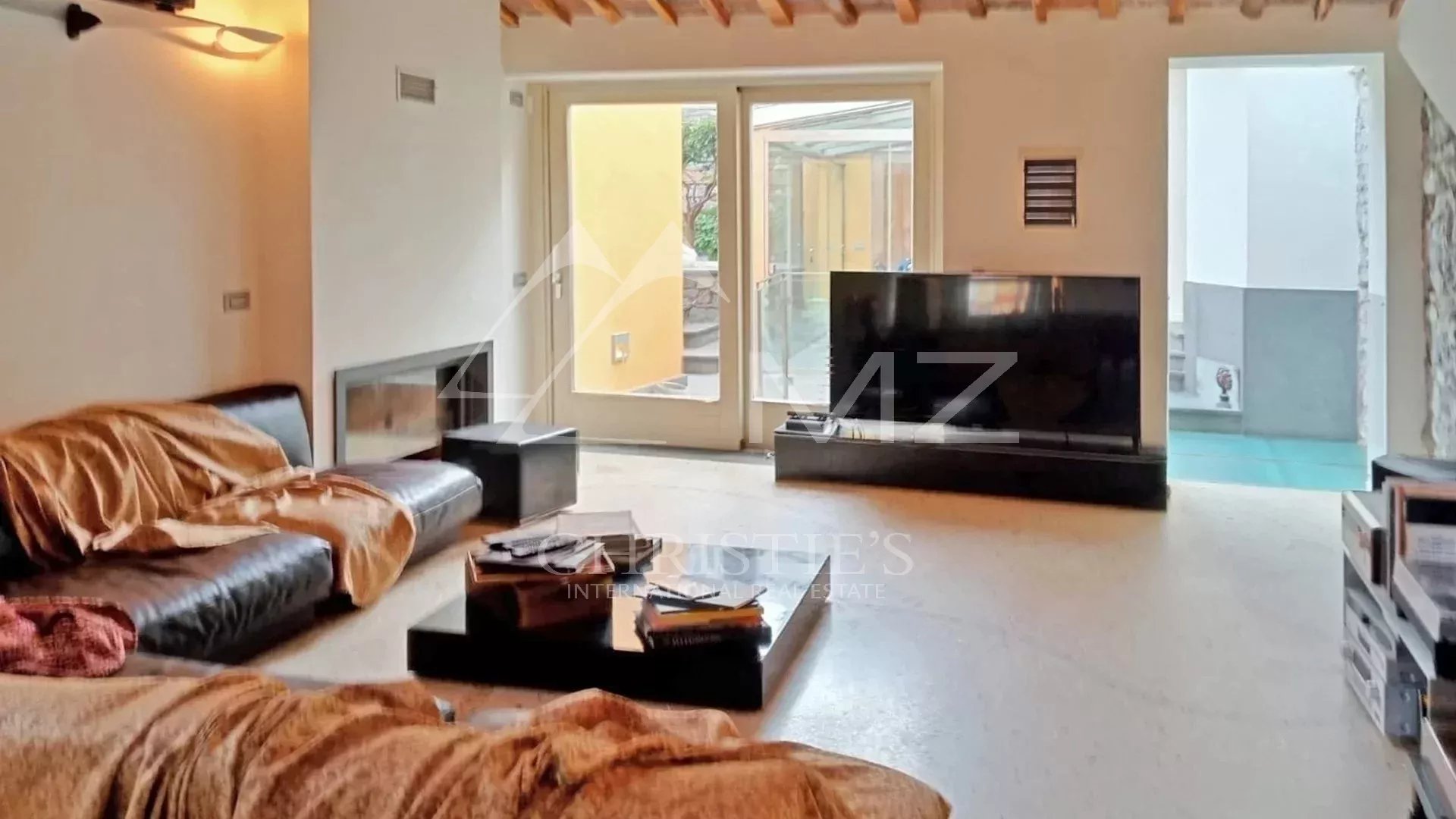 Villa located in the main square of Lerici with garden and sea view