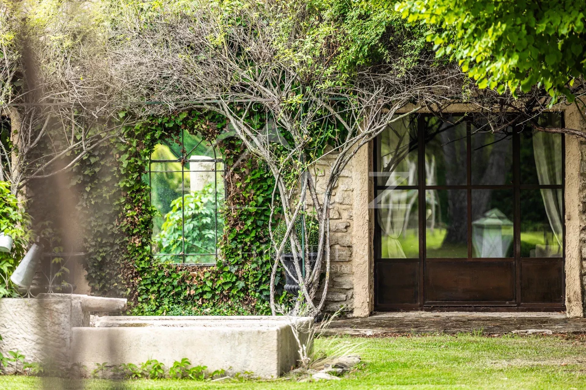 Charmant mas provençal proche de l'Isle-sur-la-Sorgue