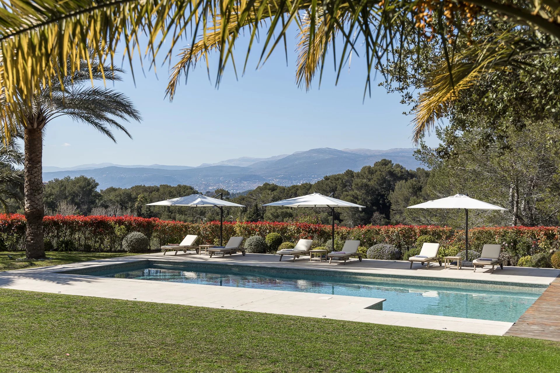 MOUGINS - MAGNIFICENT PROPERTY IN A CLOSED DOMAIN