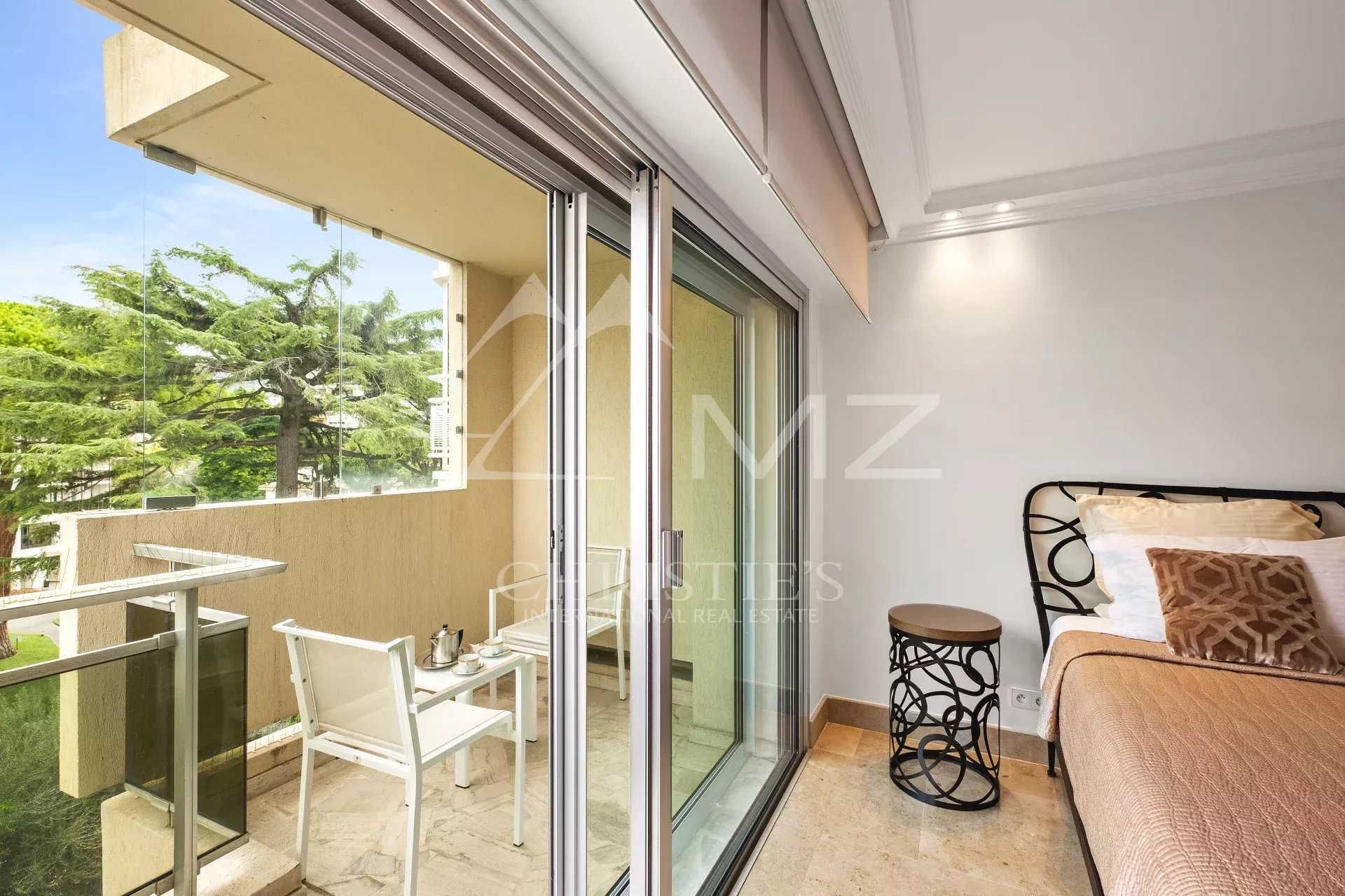 CANNES CENTRE - CARLTON. ELEGANT APPARTEMENT 3 PIECES