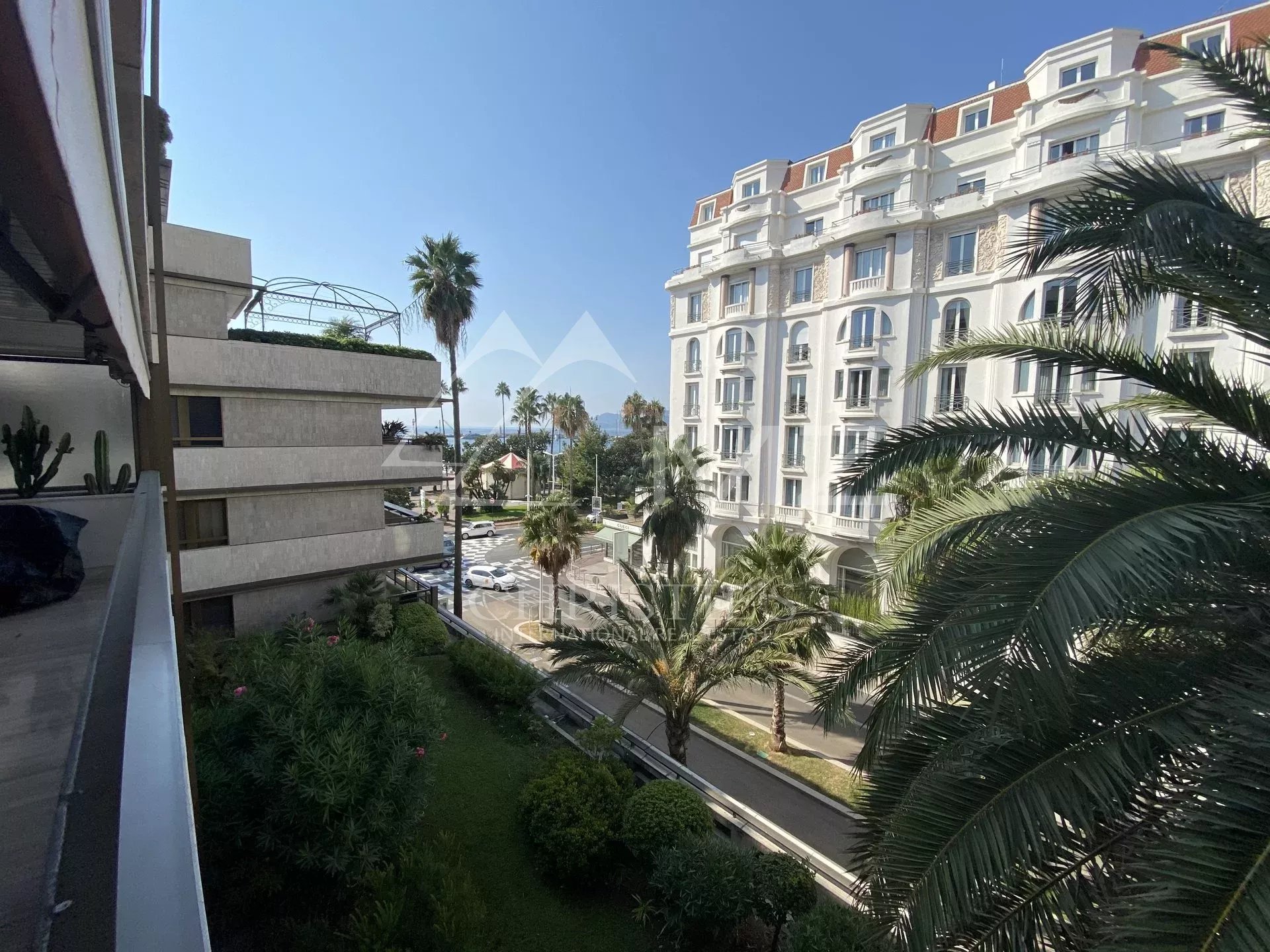 Cannes Gray d'Albion-Two bedrooms apartment