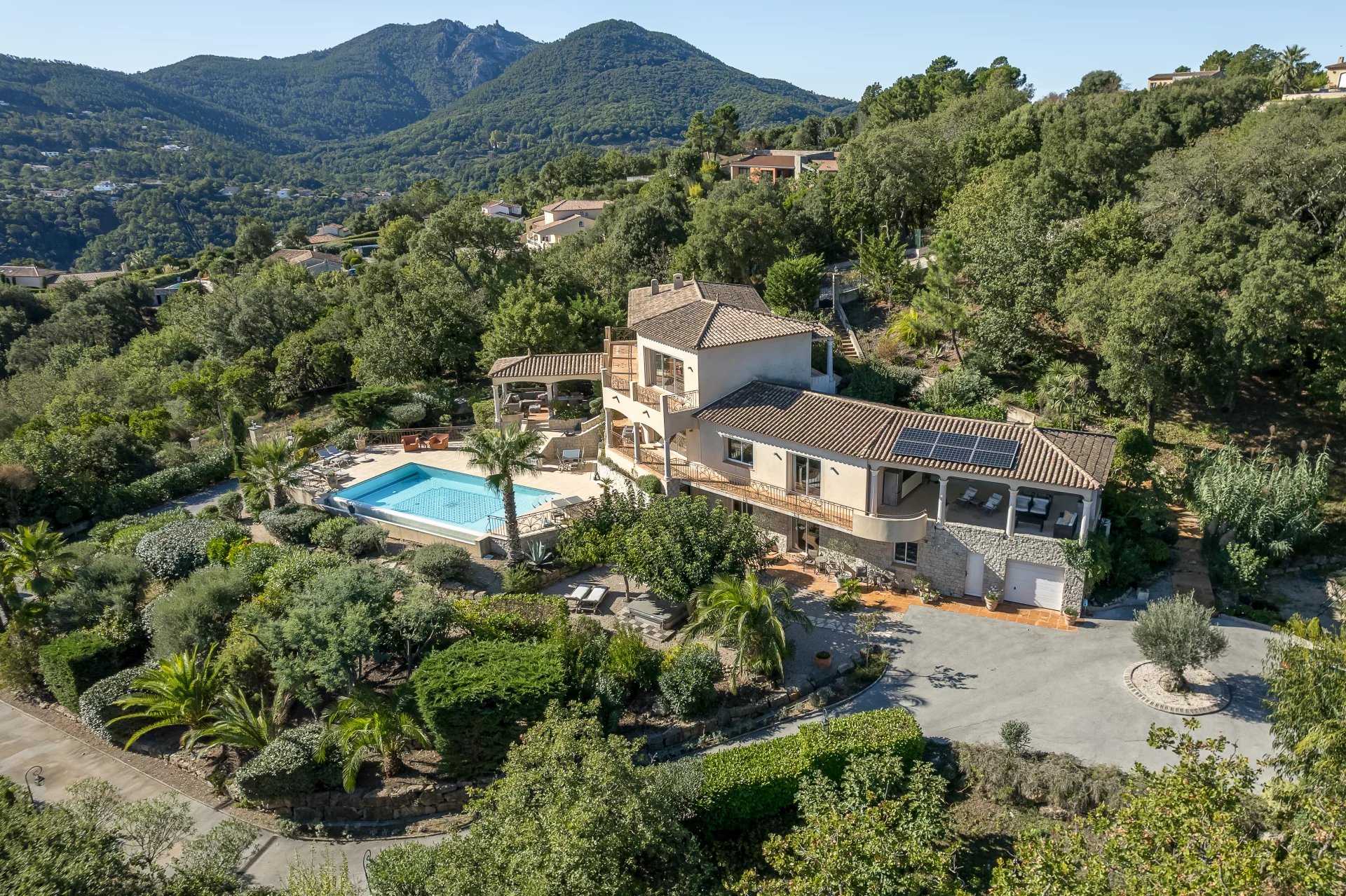 Hauteurs de Mandelieu - Les Adrets de l'Estérel - Villa de charme avec vue mer