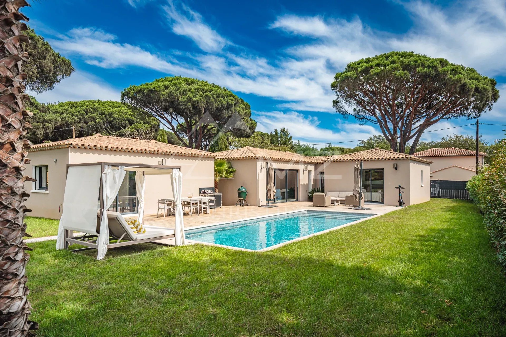 VILLA DE PLAIN PIED - PISCINE - GRIMAUD