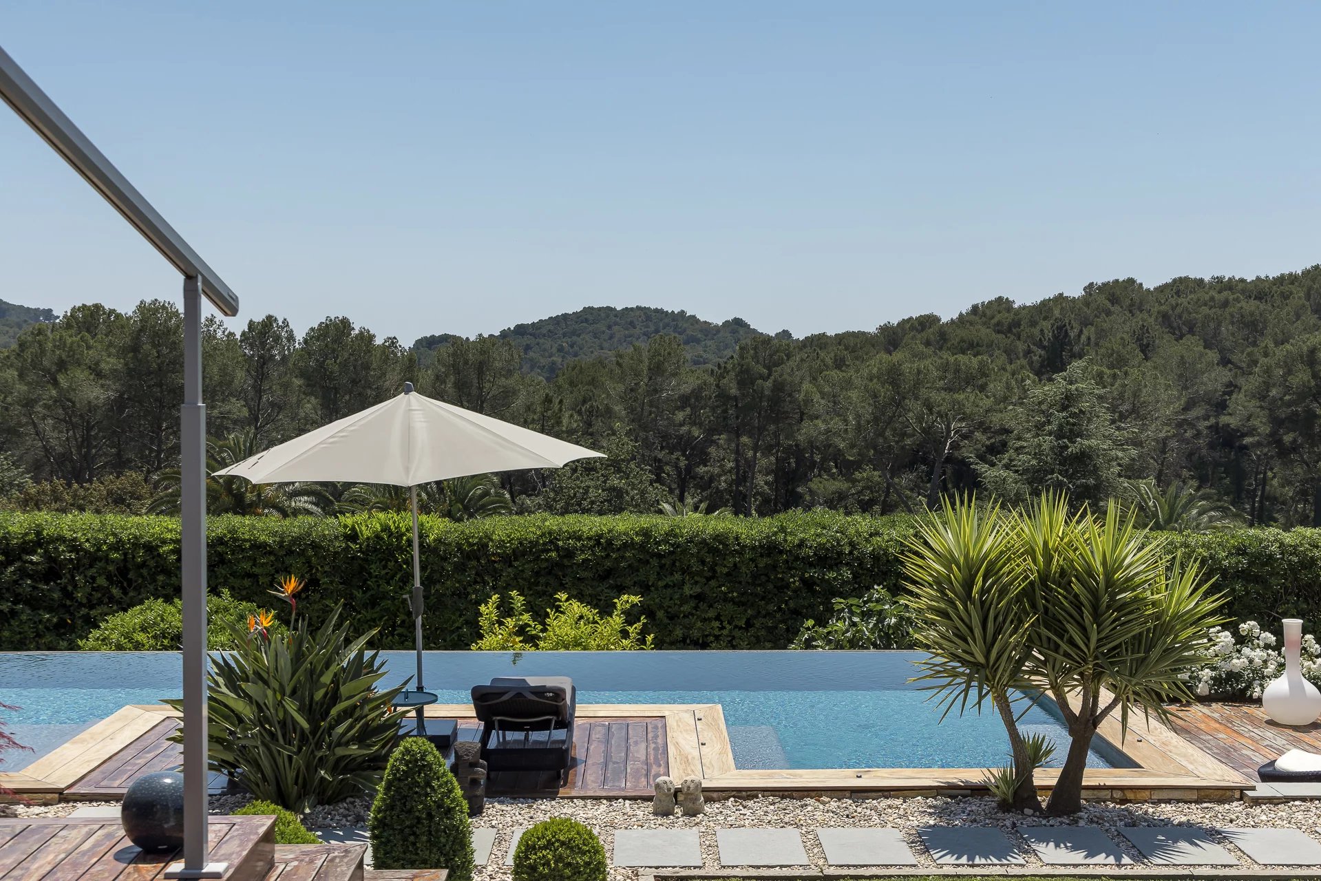 Domaine sécurisé, villa de plain-pied avec vue dégagée