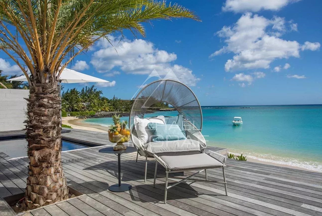 Mauritius - Beachfront - exceptional contemporary villa