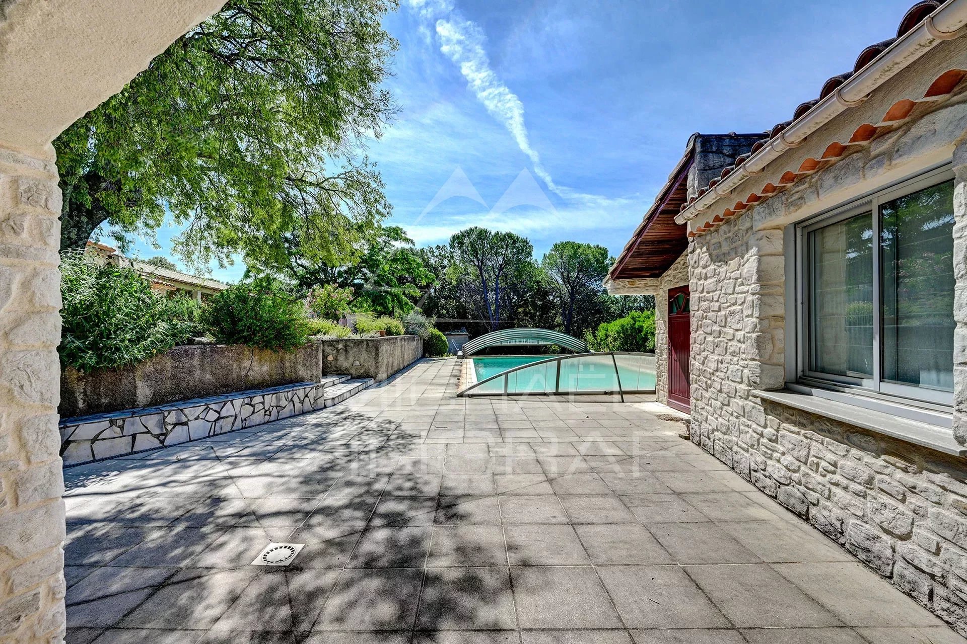 Entre Uzès et les Cévennes : sur 2 hectares, magnifique propriété