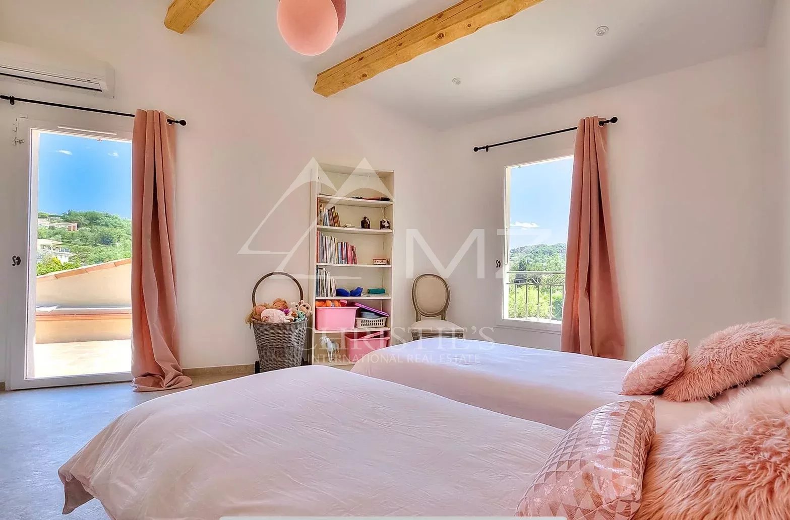 CLOSE TO THE VILLAGE OF VALBONNE - NICE RENOVATED VILLA