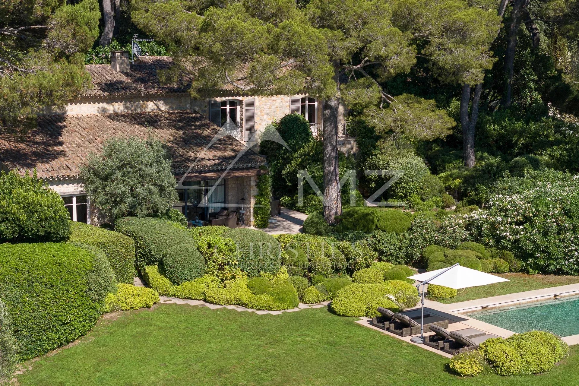 Mougins - Superb stone farmhouse